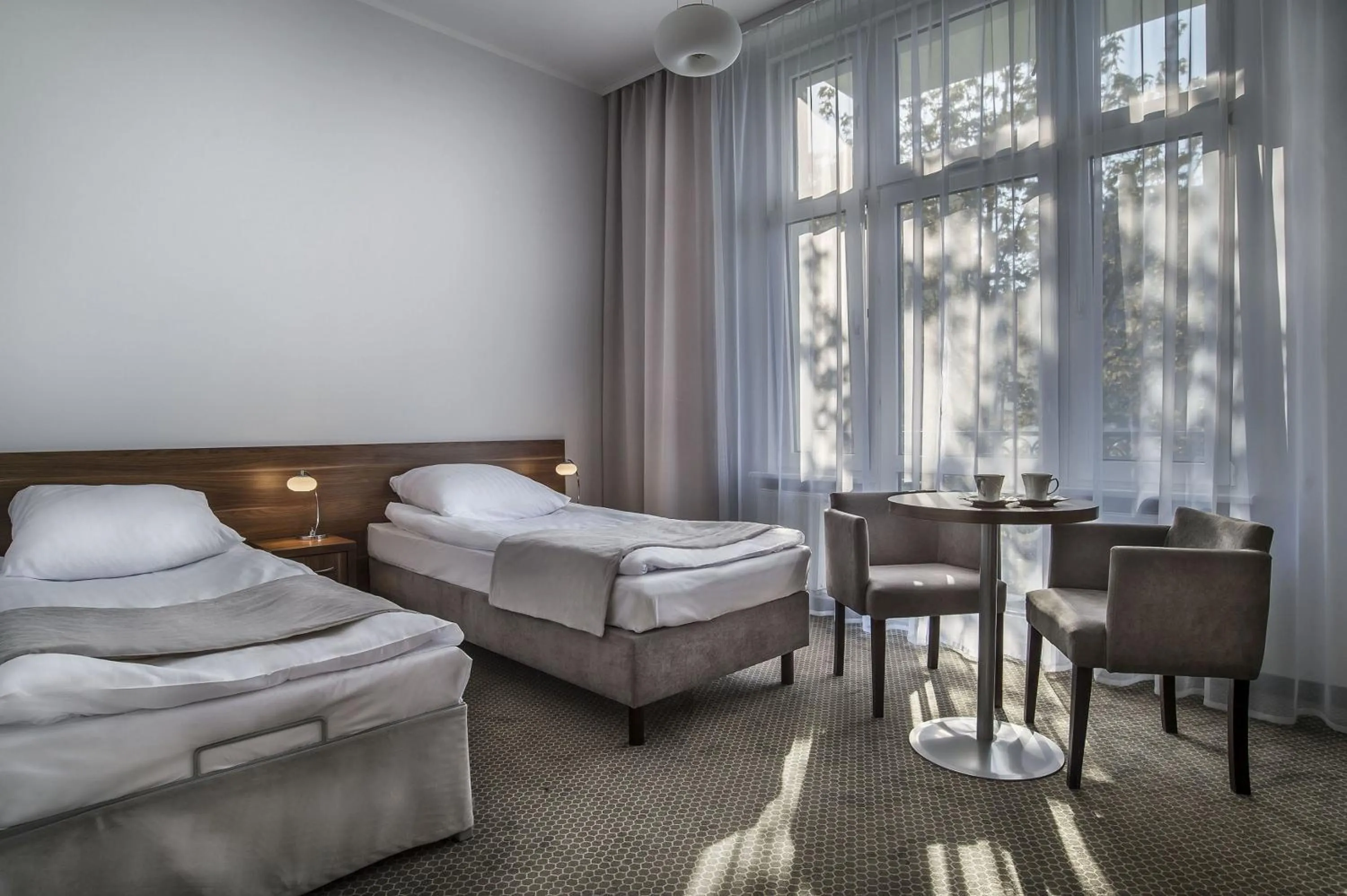 Photo of the whole room, Bed in Admirał I