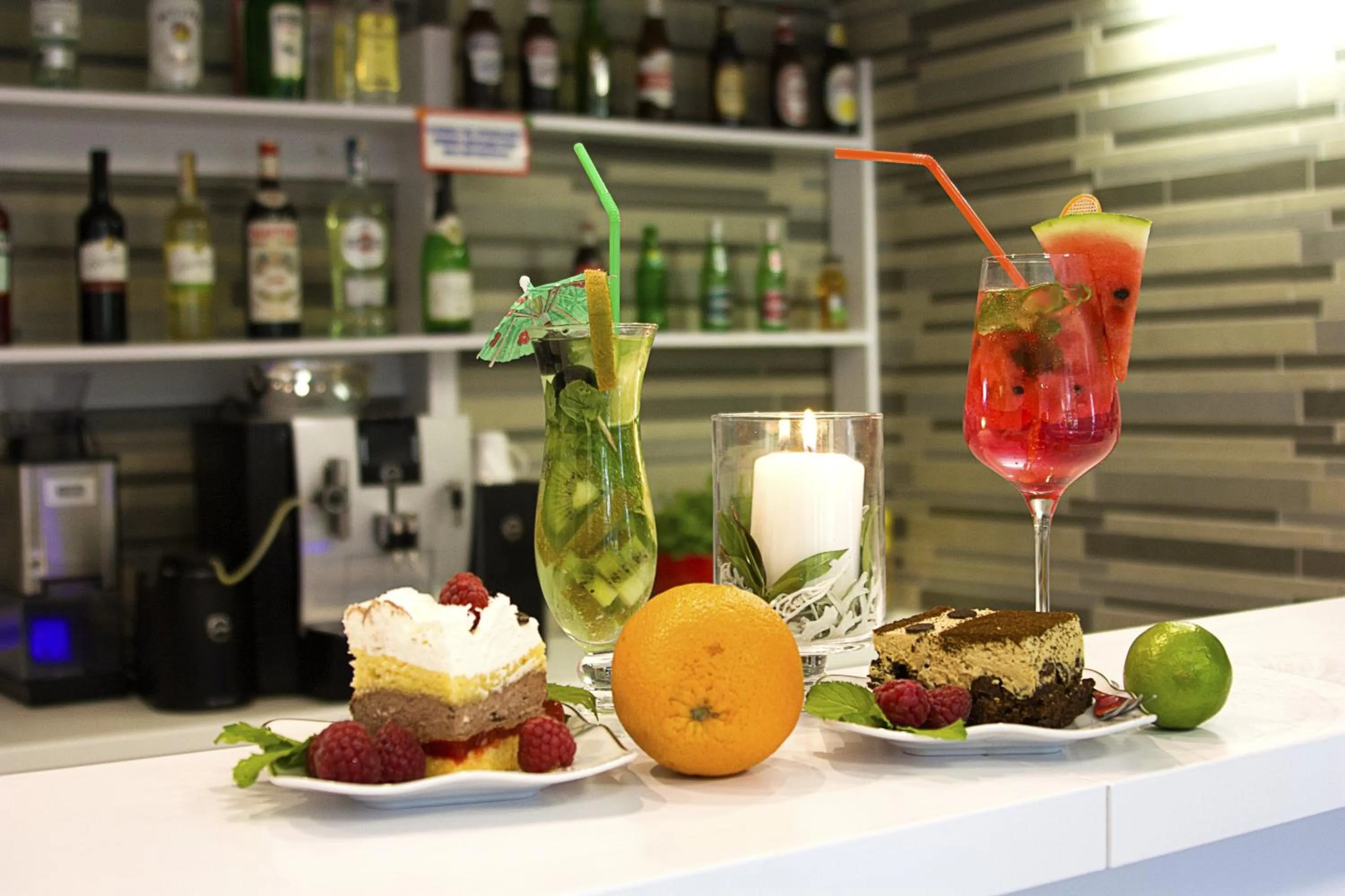 Restaurant/places to eat in Admirał I