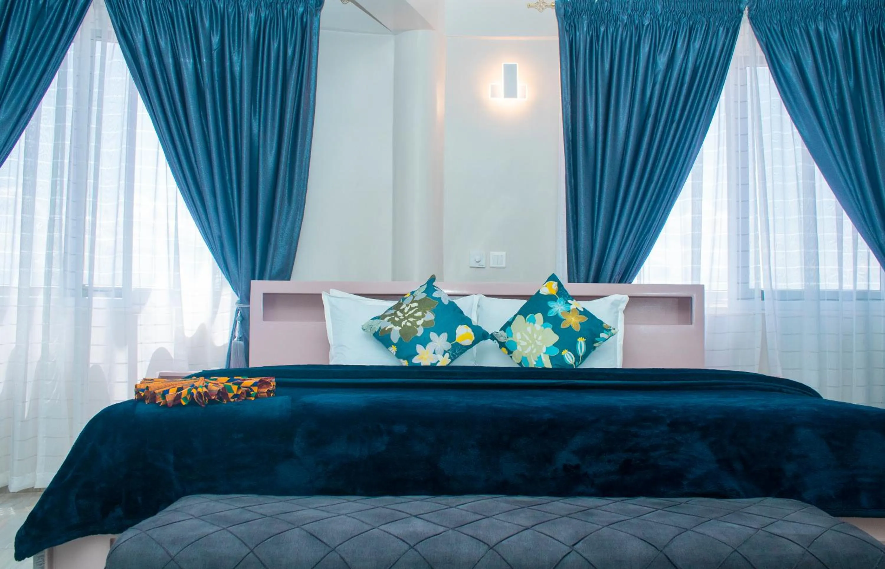 Bed in Exotic Palace Hotel