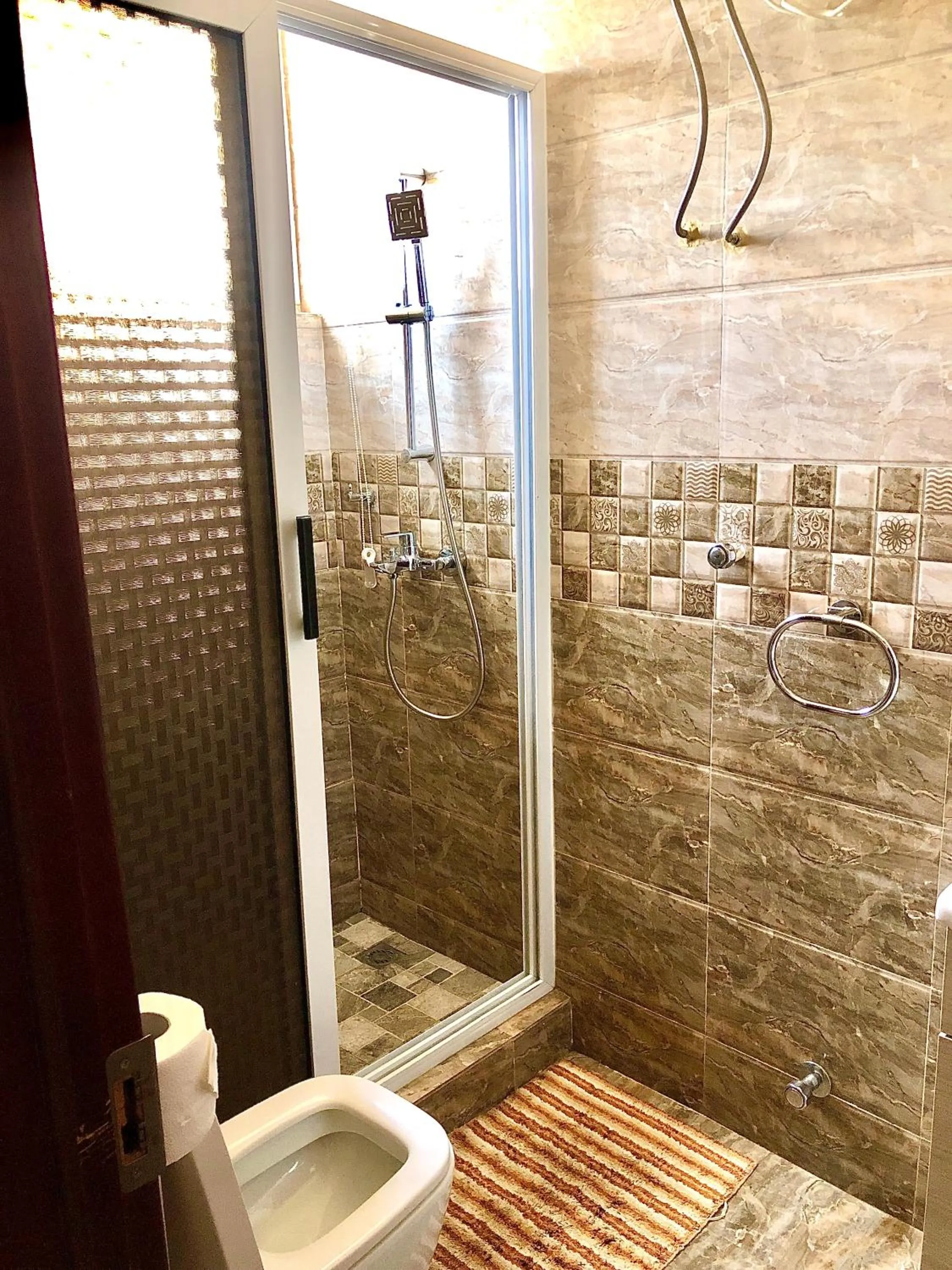 Shower in Exotic Palace Hotel