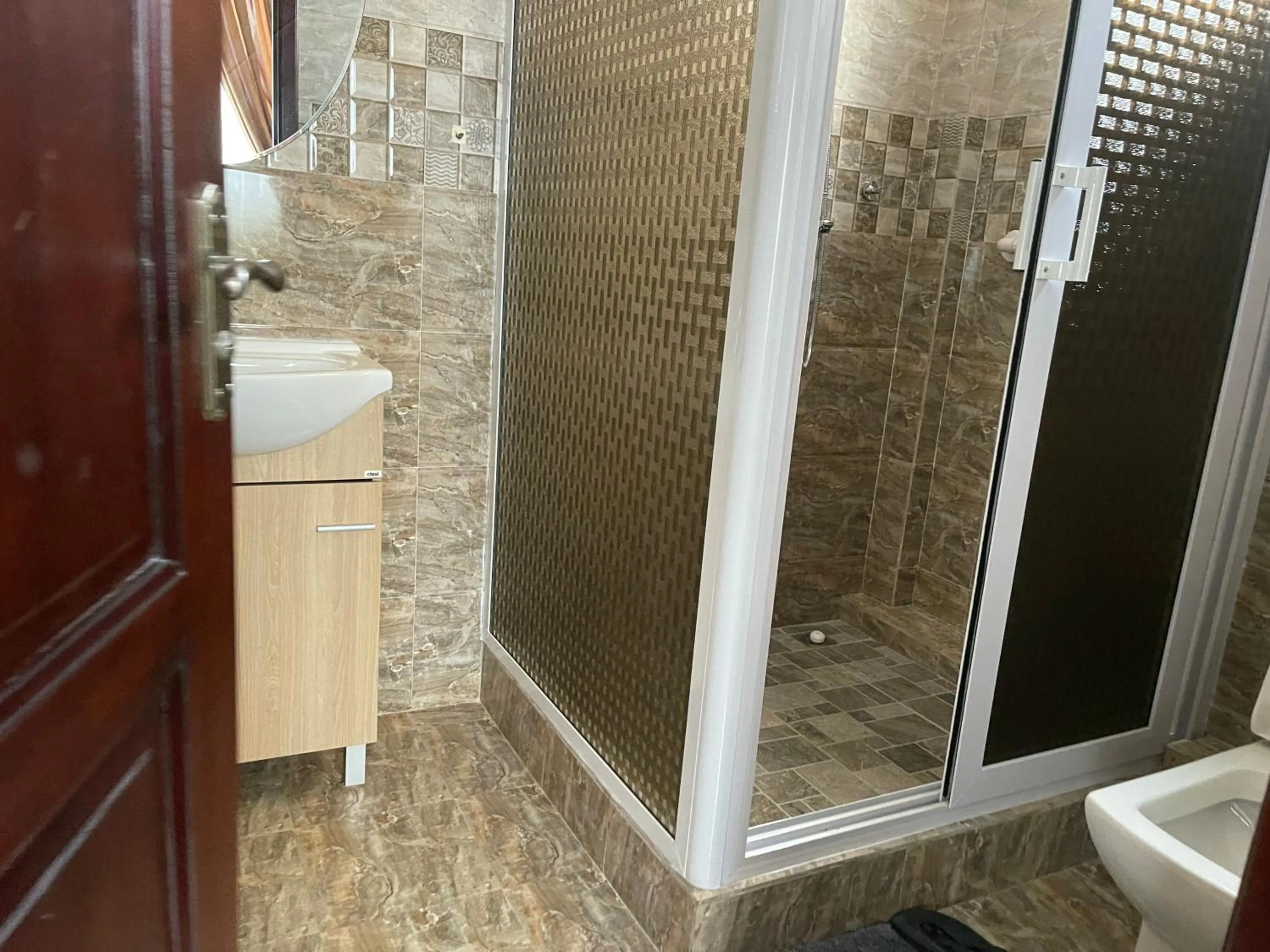 Shower in Exotic Palace Hotel