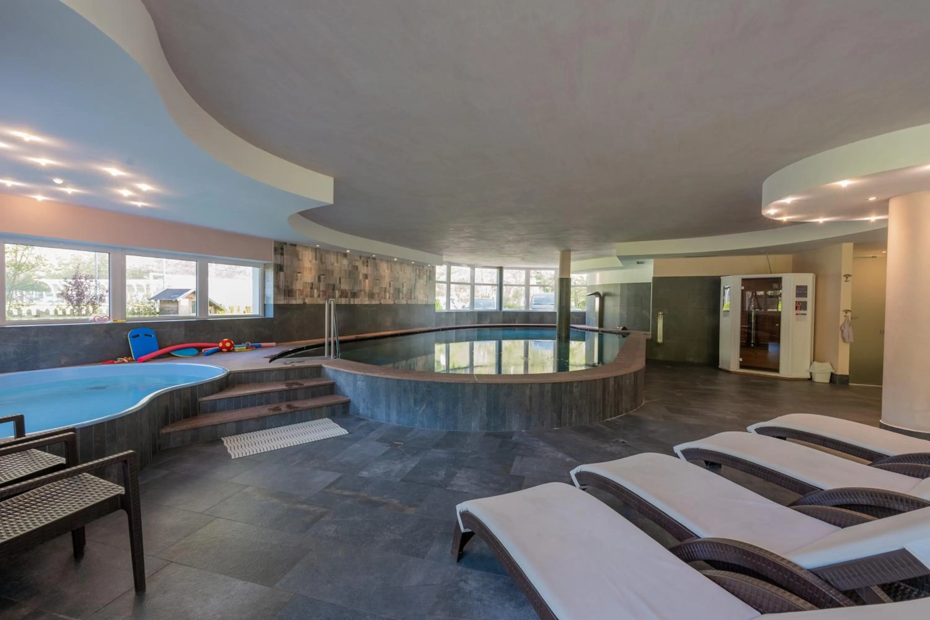 Swimming pool in Hotel Alpin