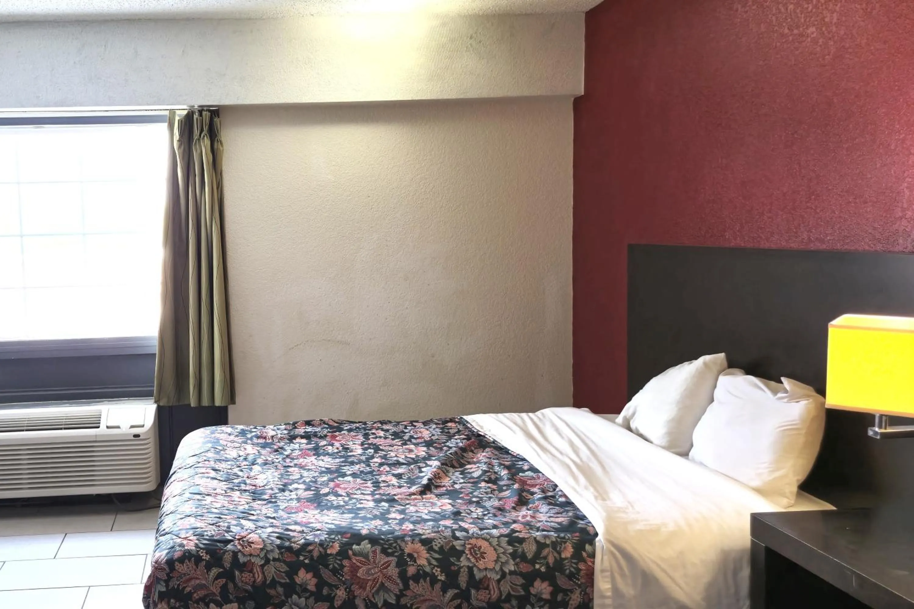 Bedroom, Bed in River Valley Inn and Suites