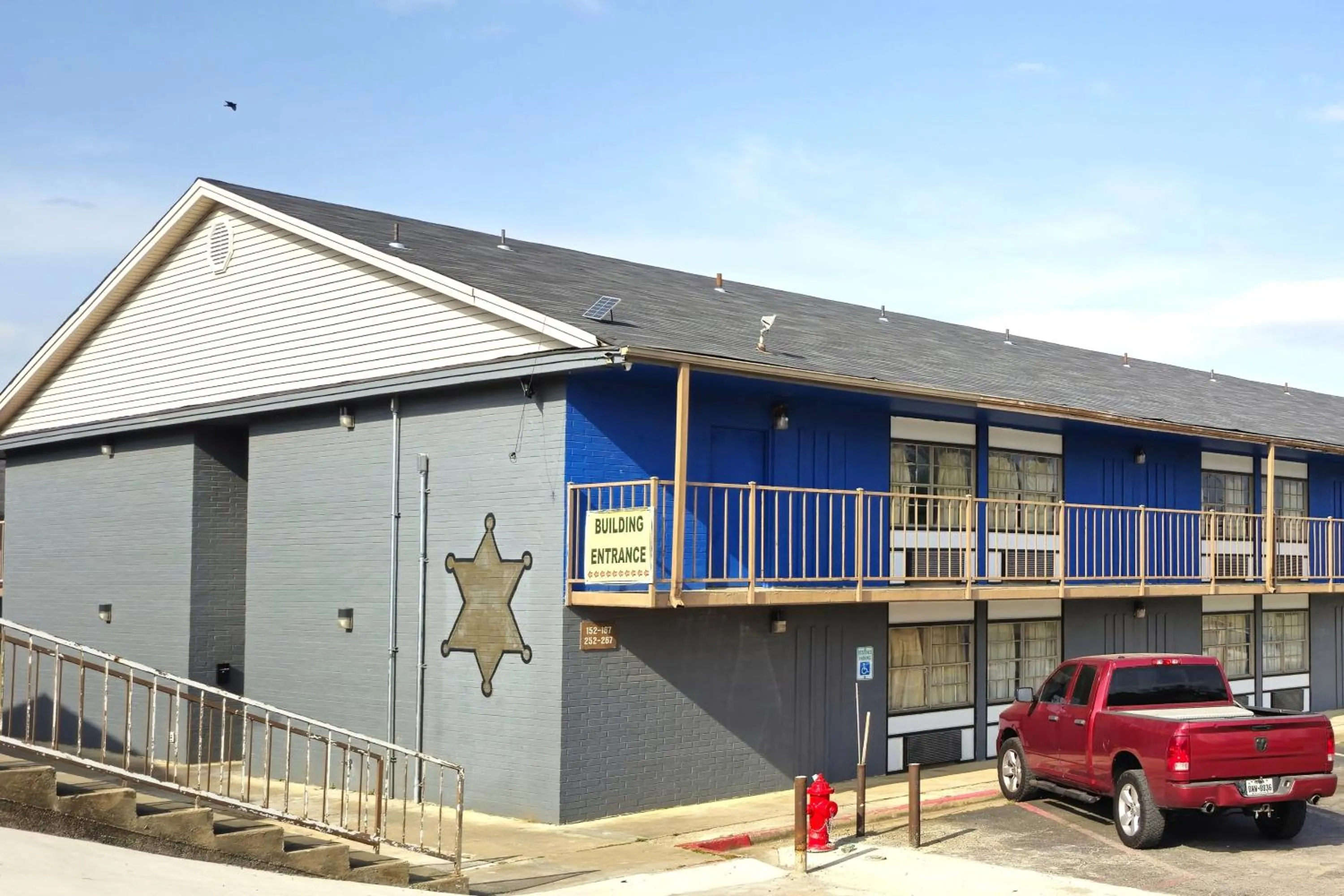 Parking in River Valley Inn and Suites