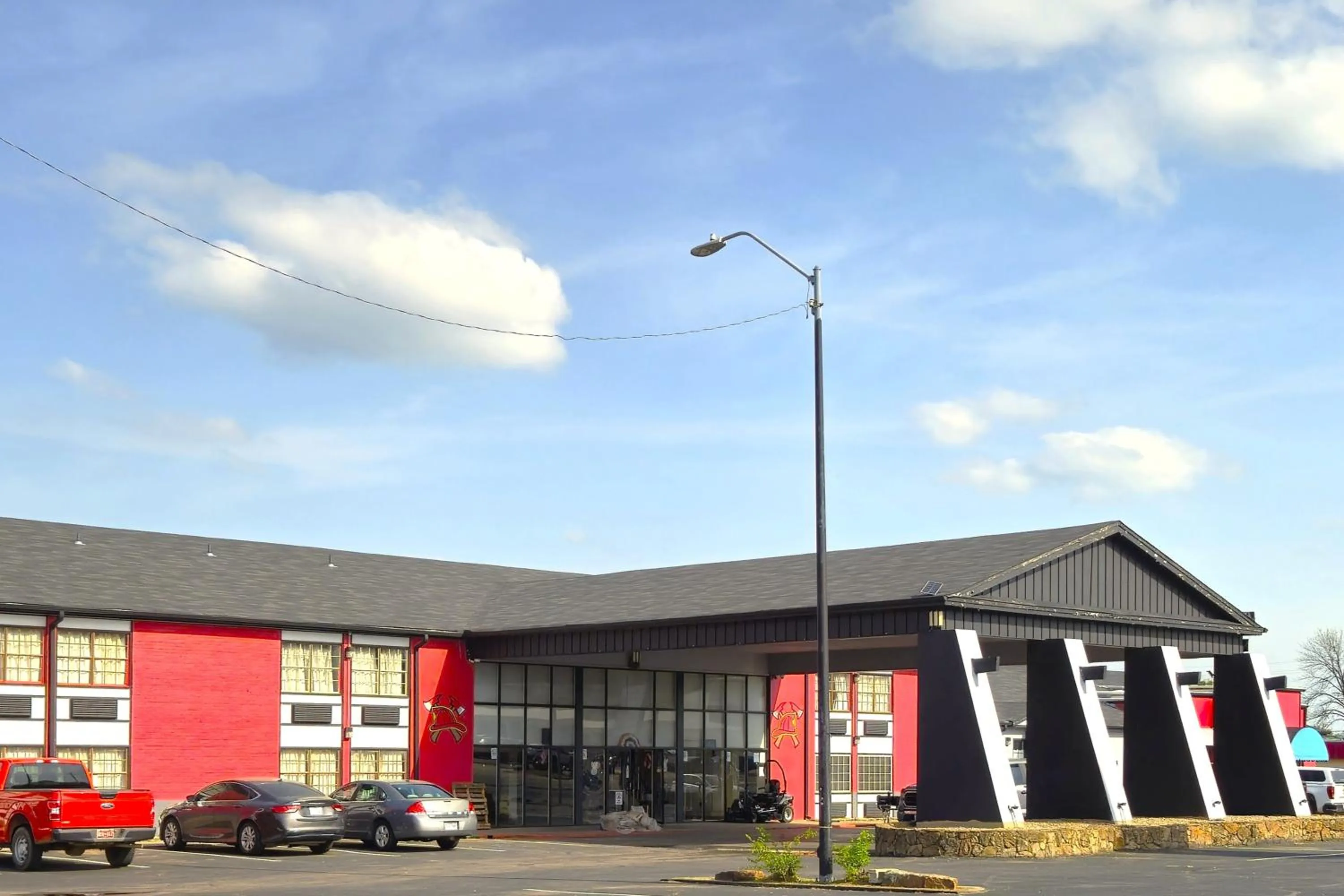 Parking in River Valley Inn and Suites