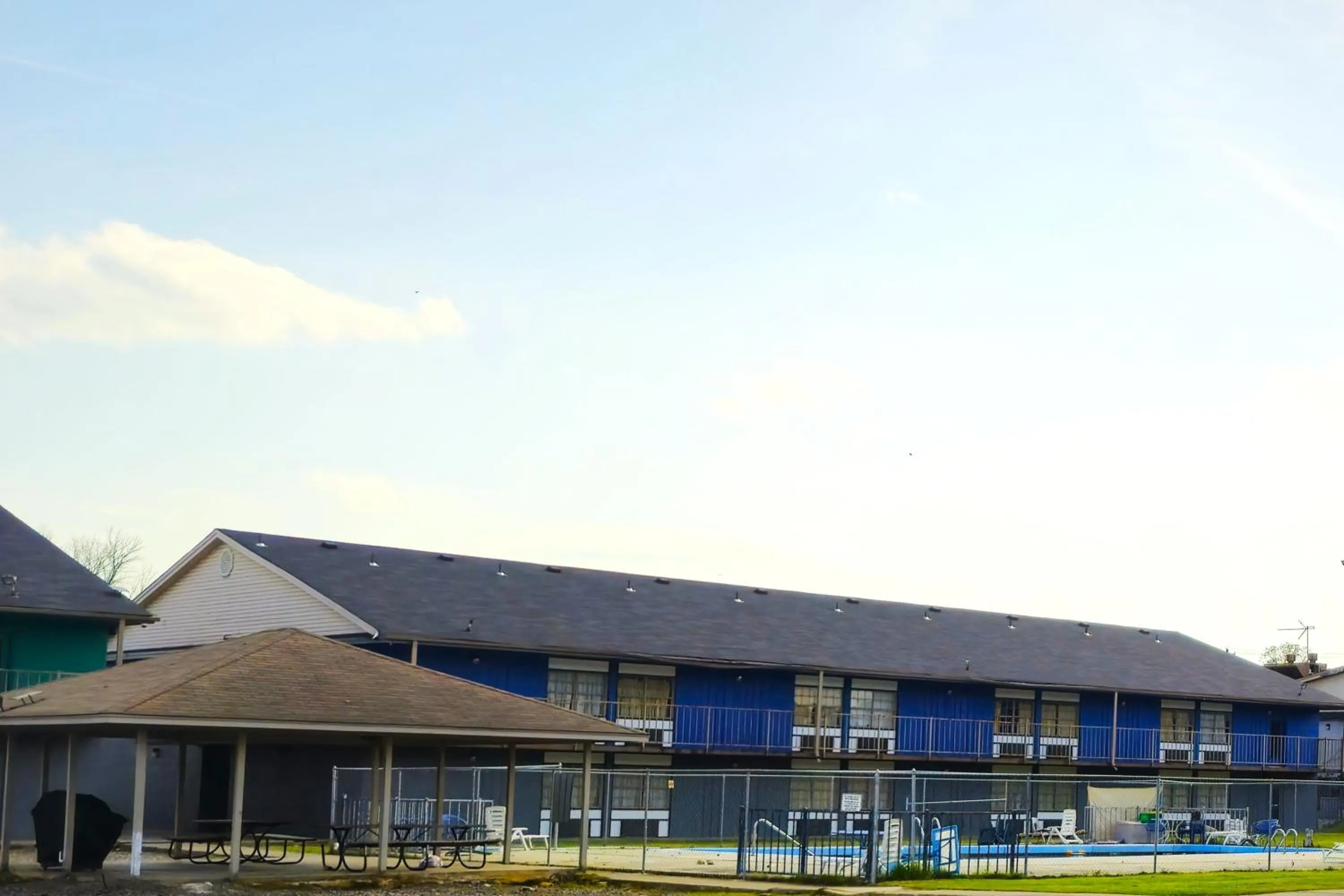 Property building in River Valley Inn and Suites