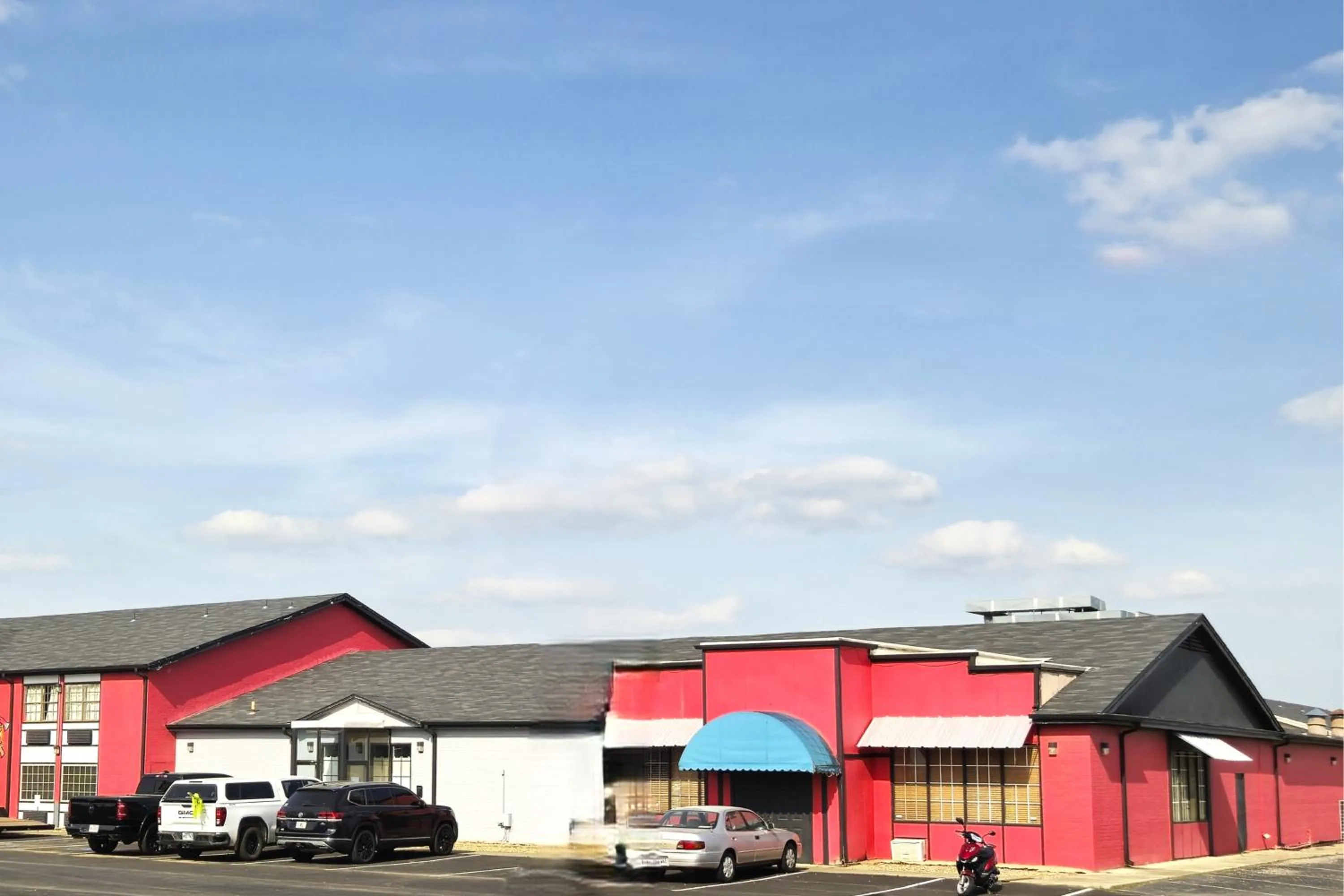 Facade/entrance in River Valley Inn and Suites