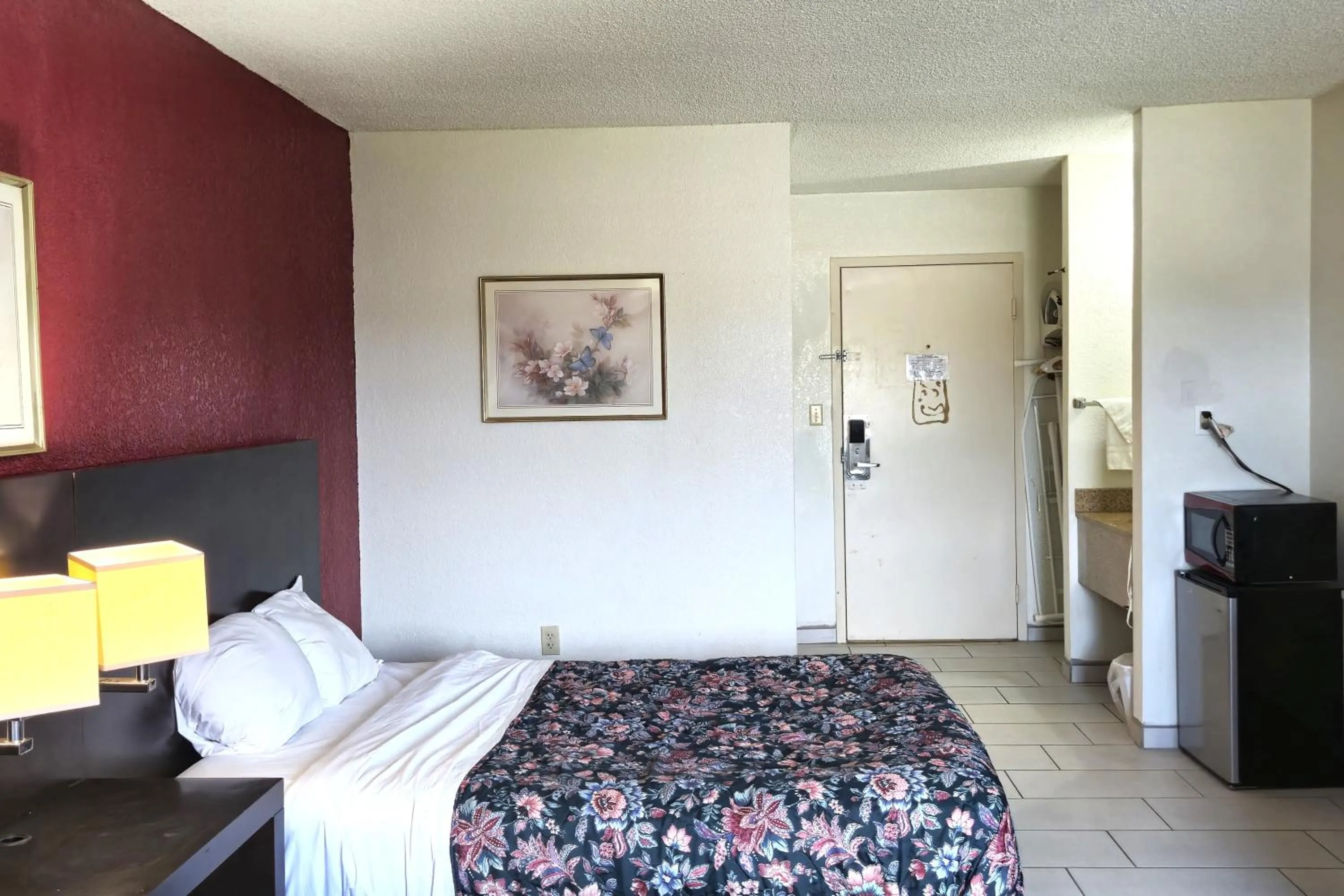 Bedroom, Bed in River Valley Inn and Suites