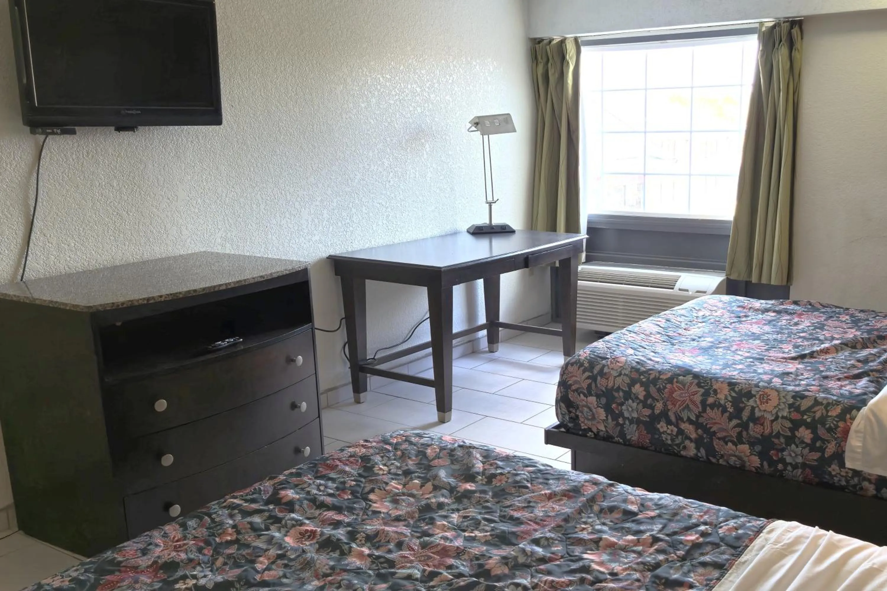 Bedroom, Bed in River Valley Inn and Suites