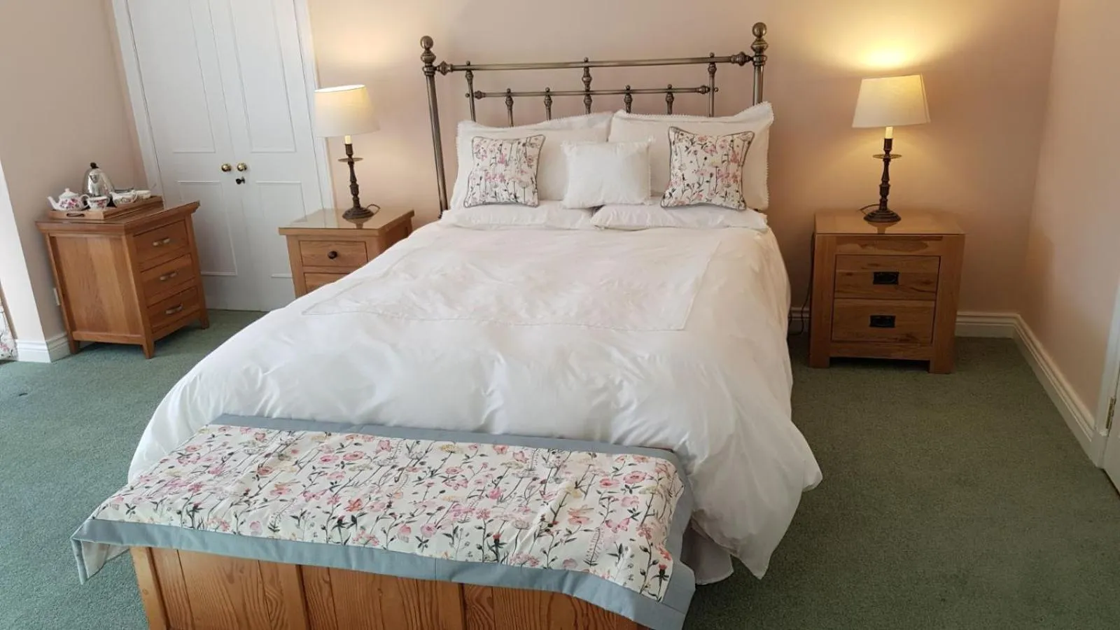 Bedroom, Bed in The Old Cottage