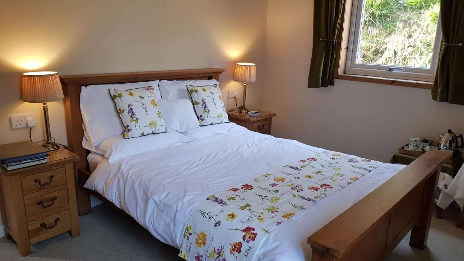 Bedroom, Bed in The Old Cottage