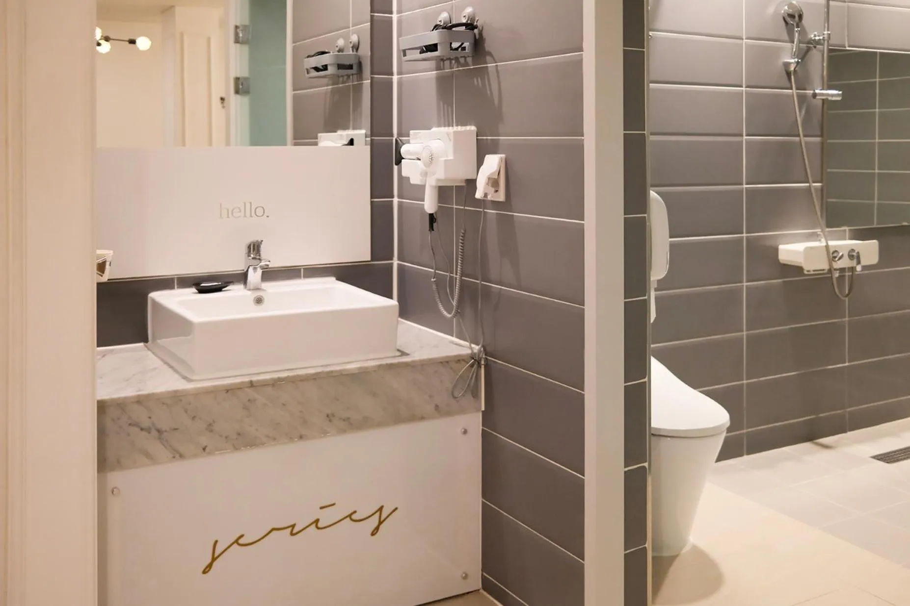 Shower in 호텔 인썸니아 Hotel Insomnia 失眠酒店