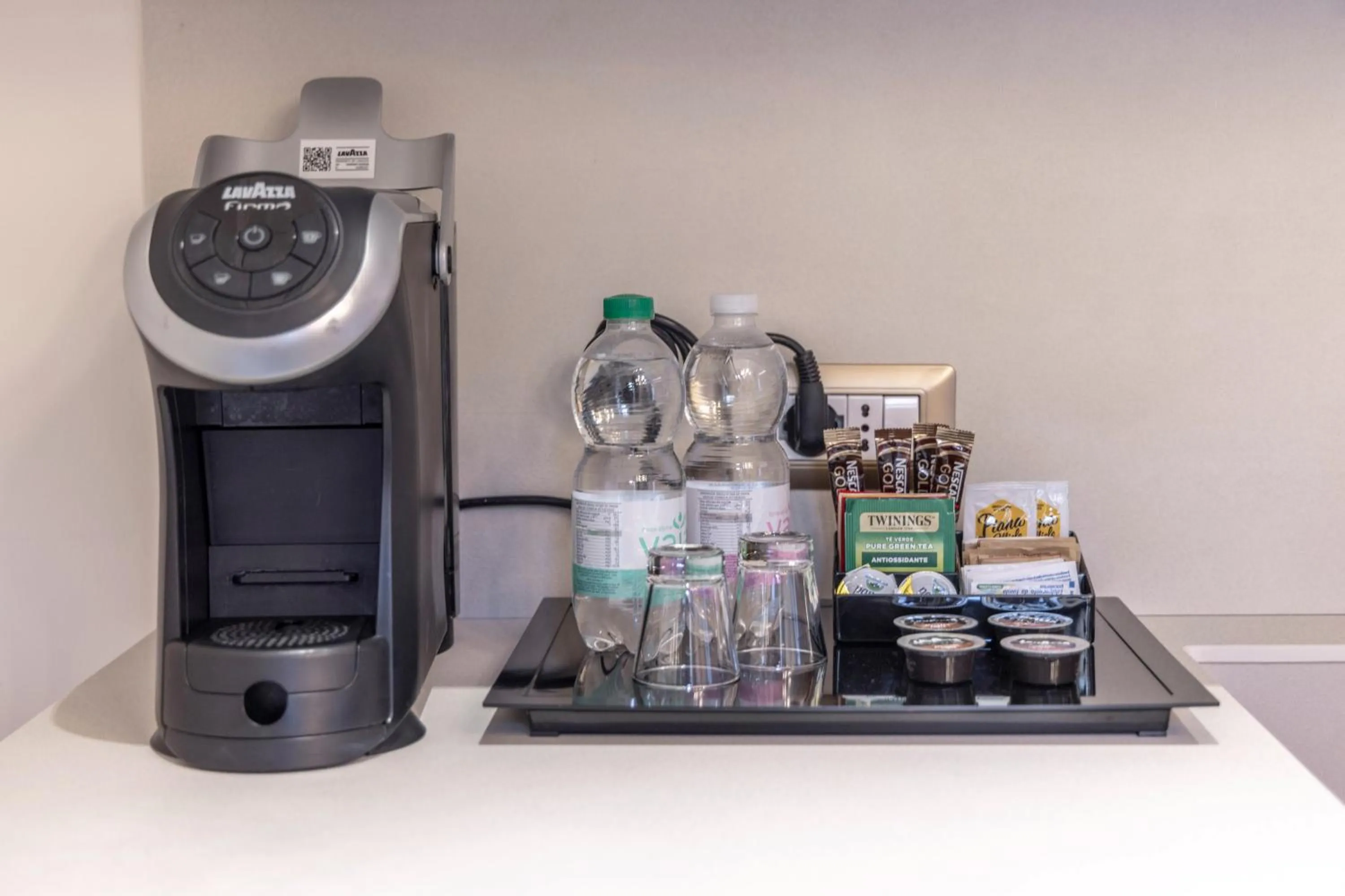 Coffee/tea facilities in Opera Relais De Charme - Aparthotel