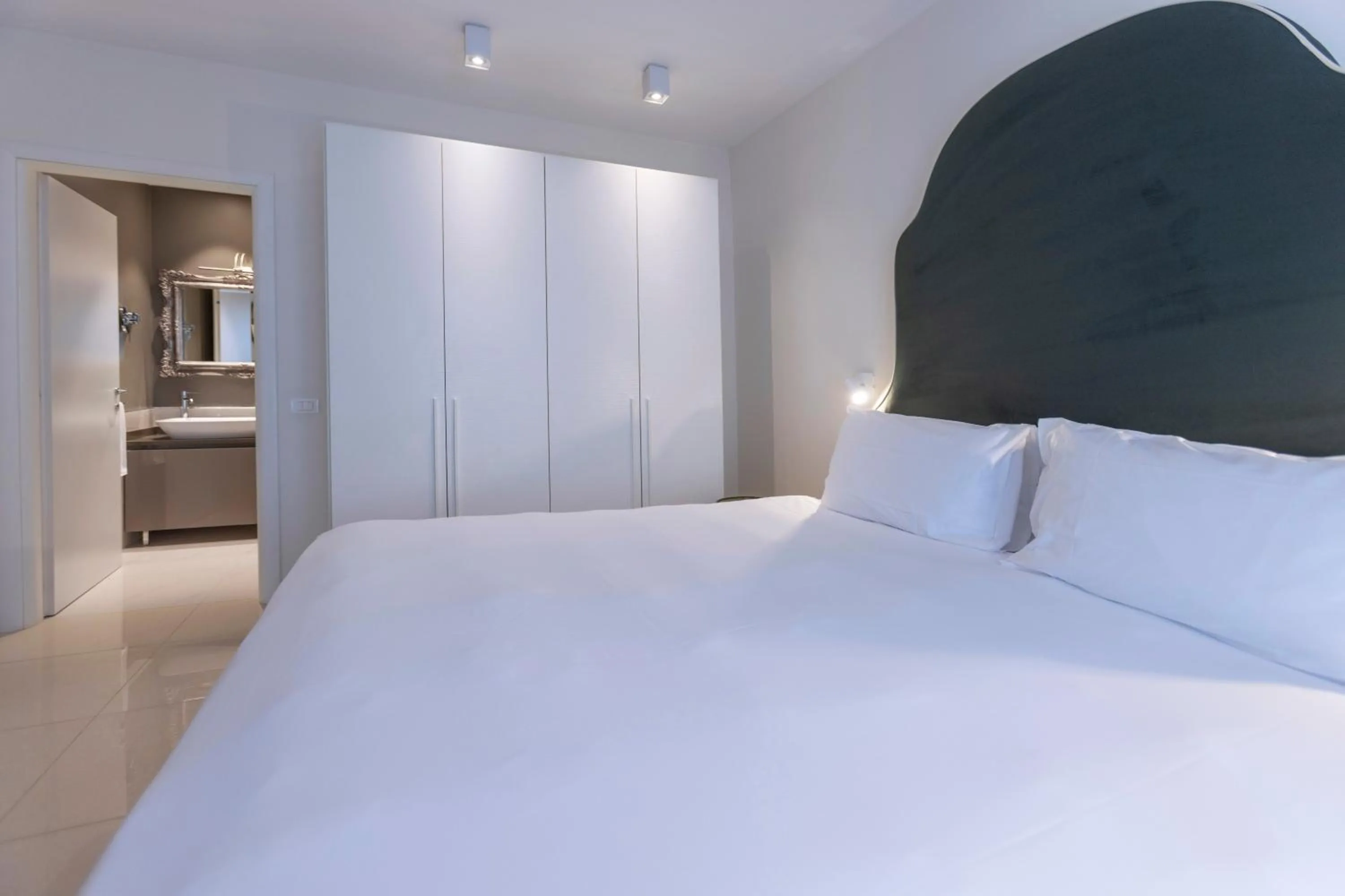 Bedroom, Bed in Opera Relais De Charme - Aparthotel