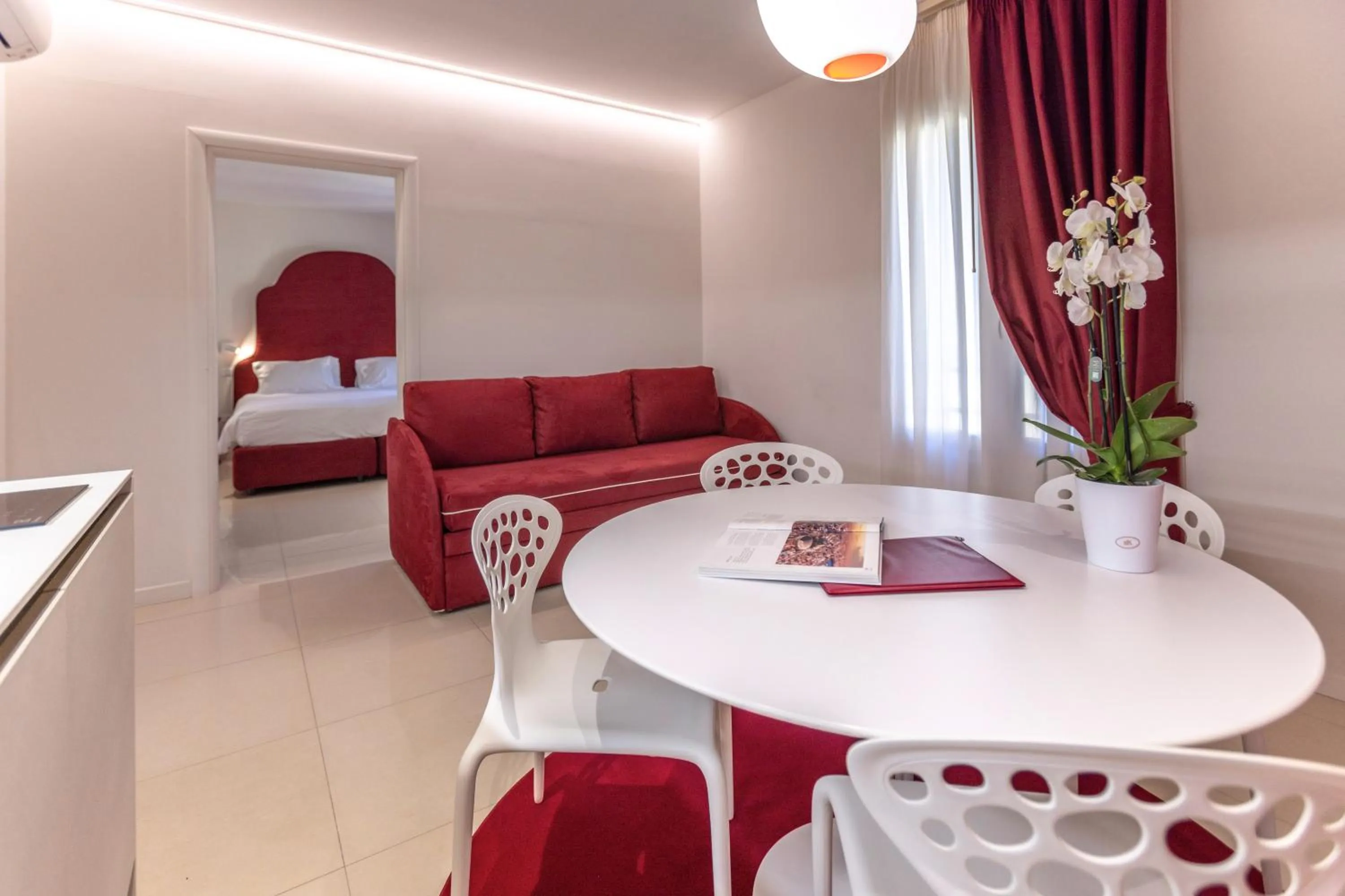 Living room, Bed in Opera Relais De Charme - Aparthotel