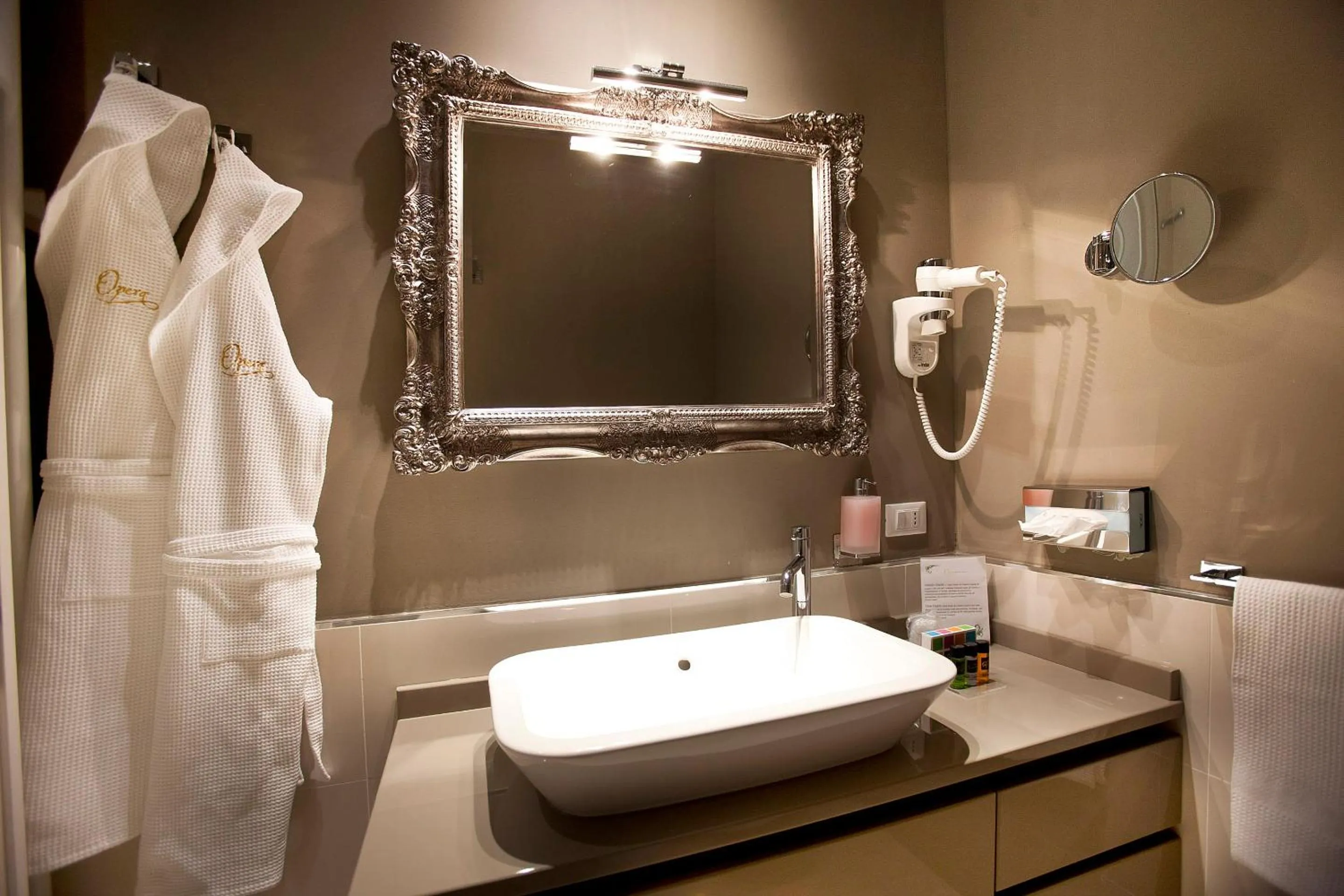 Bathroom in Opera Relais De Charme - Aparthotel