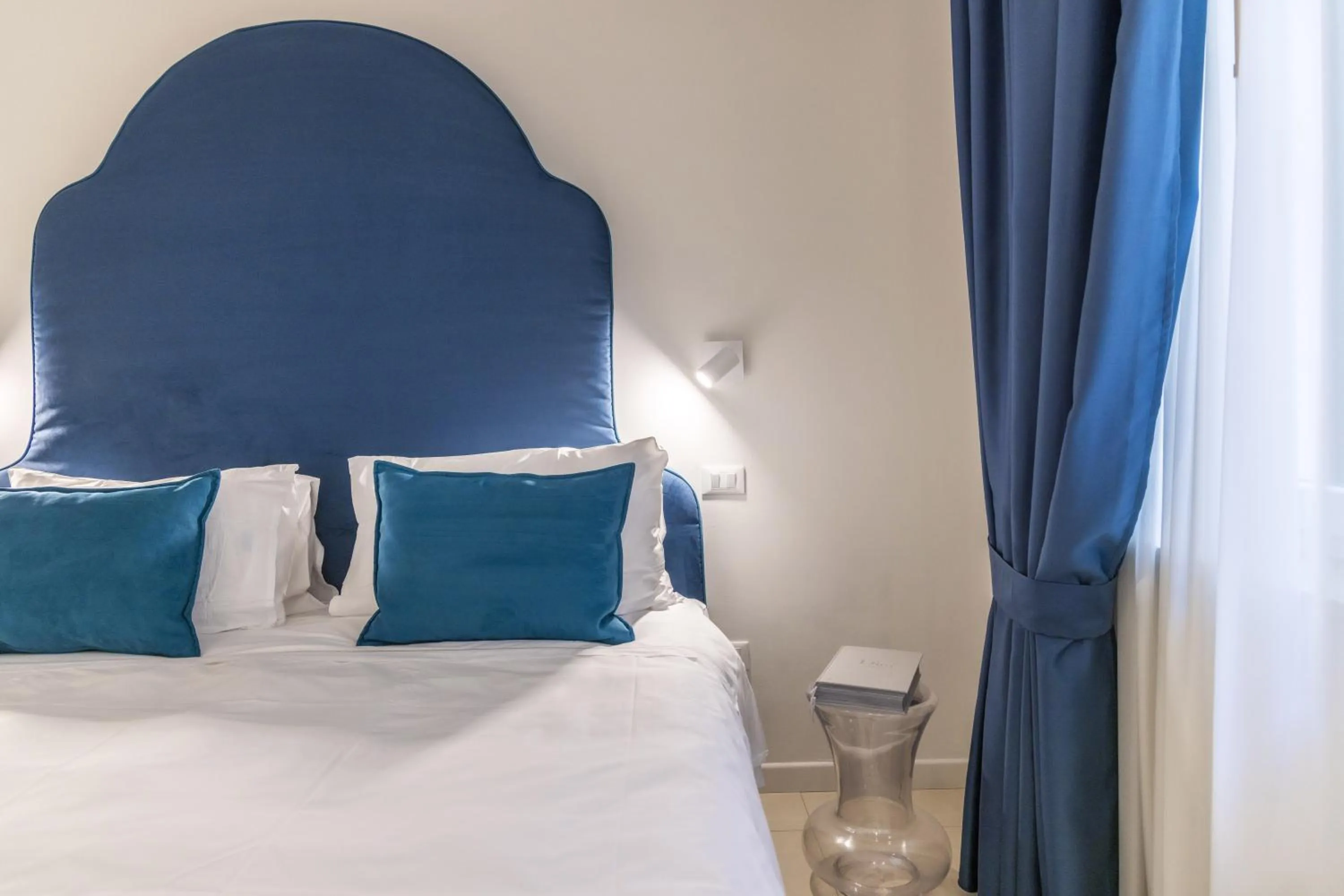 Bedroom, Bed in Opera Relais De Charme - Aparthotel