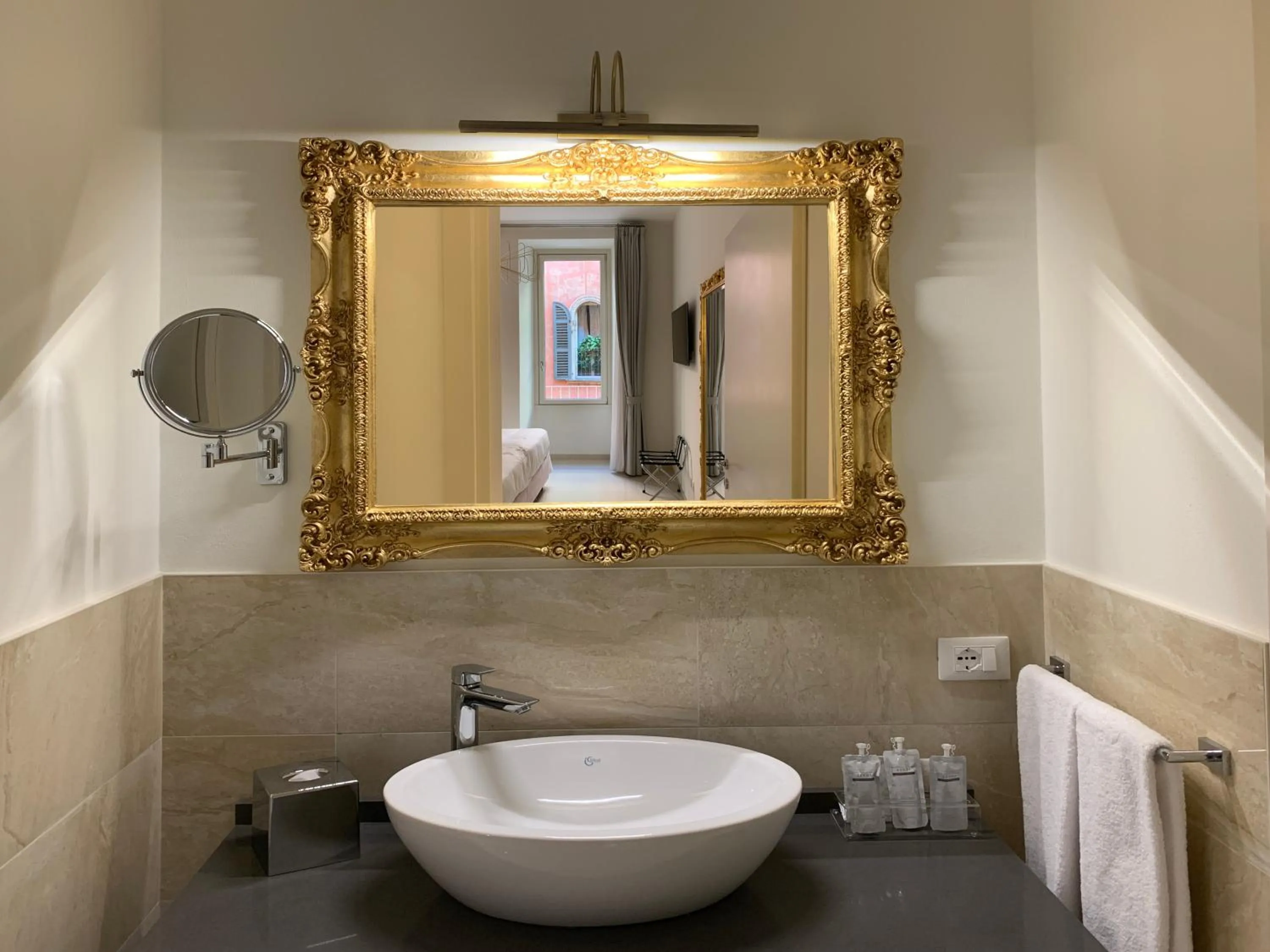 Bathroom in Opera Relais De Charme - Aparthotel