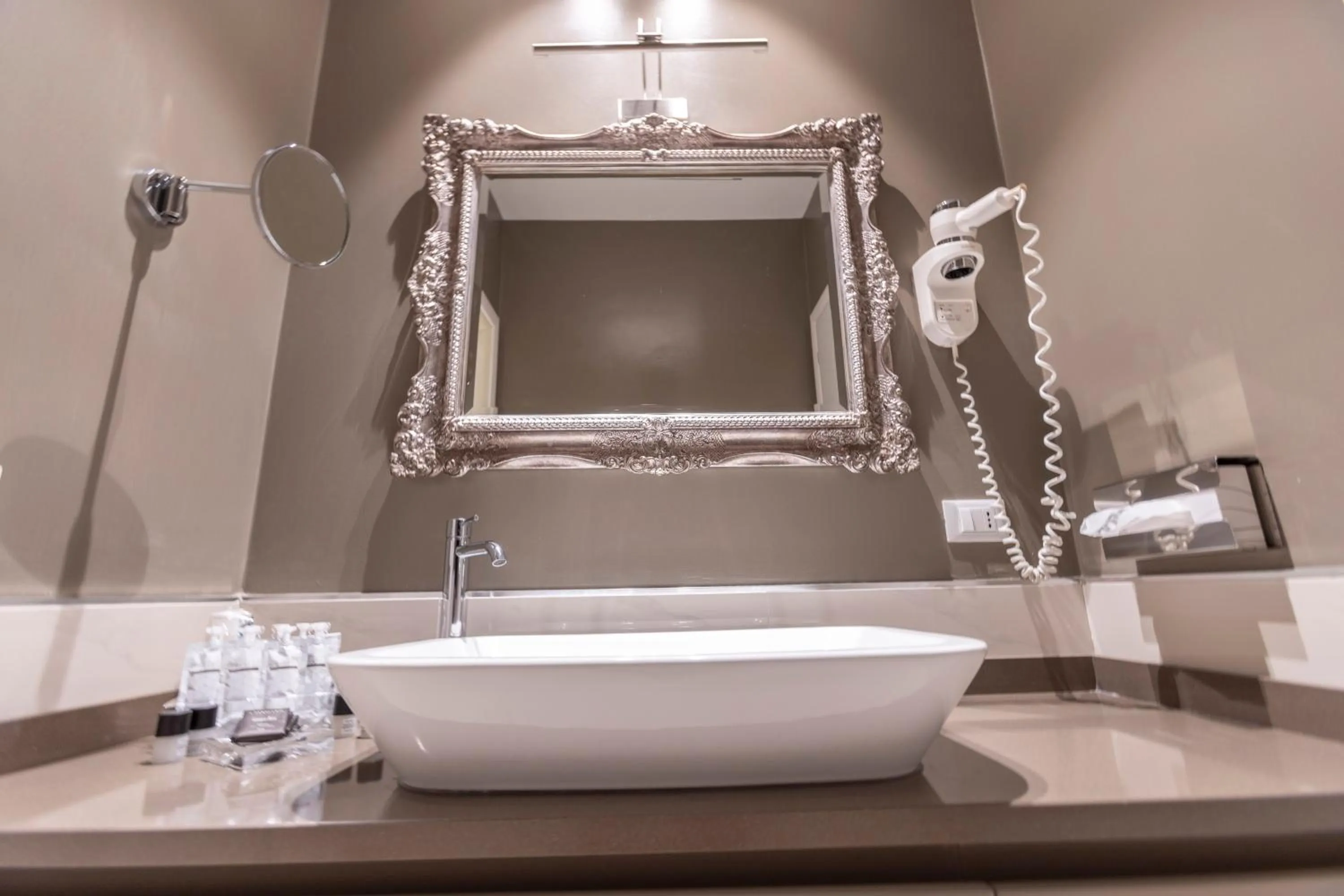 Bathroom in Opera Relais De Charme - Aparthotel