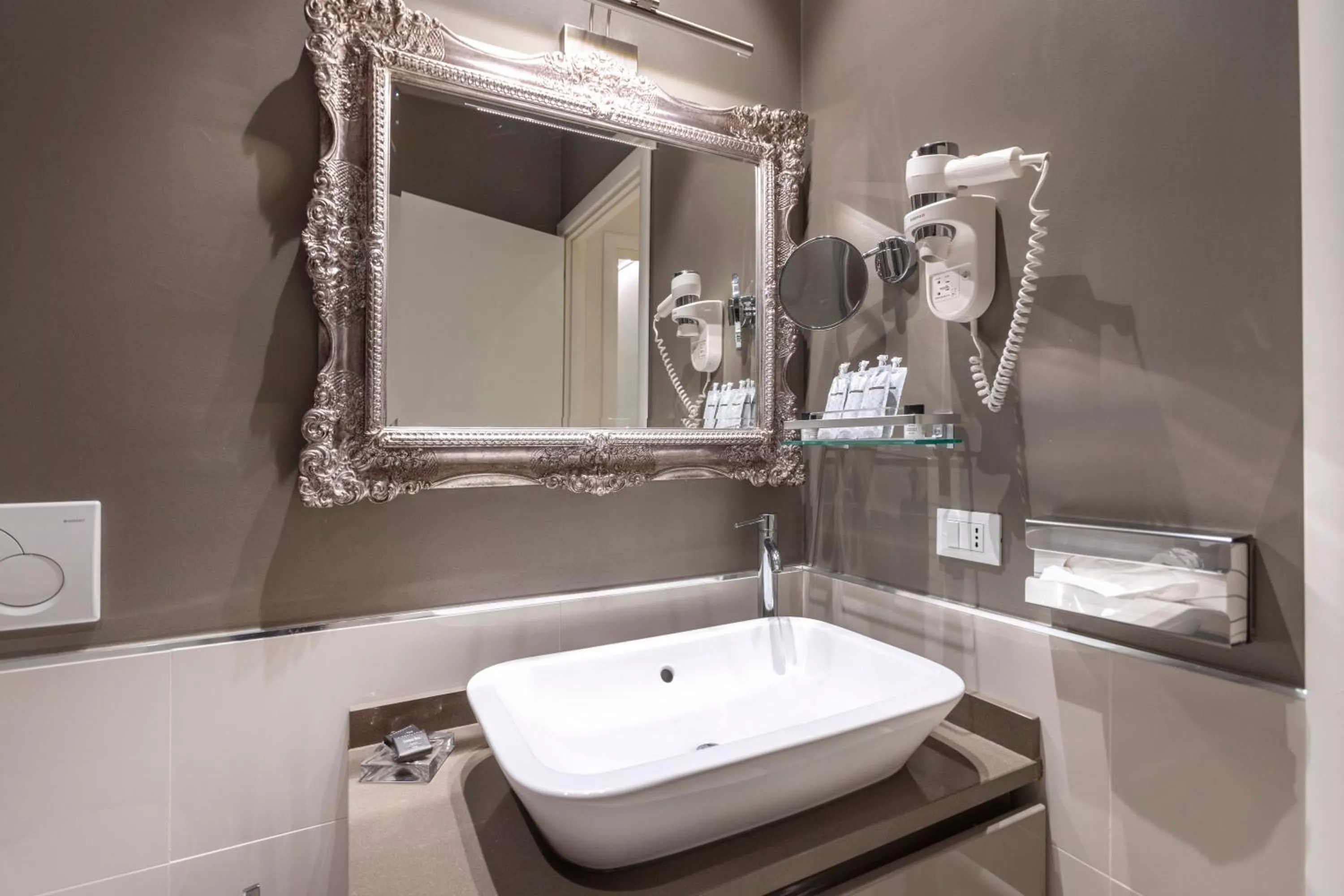 Bathroom in Opera Relais De Charme - Aparthotel