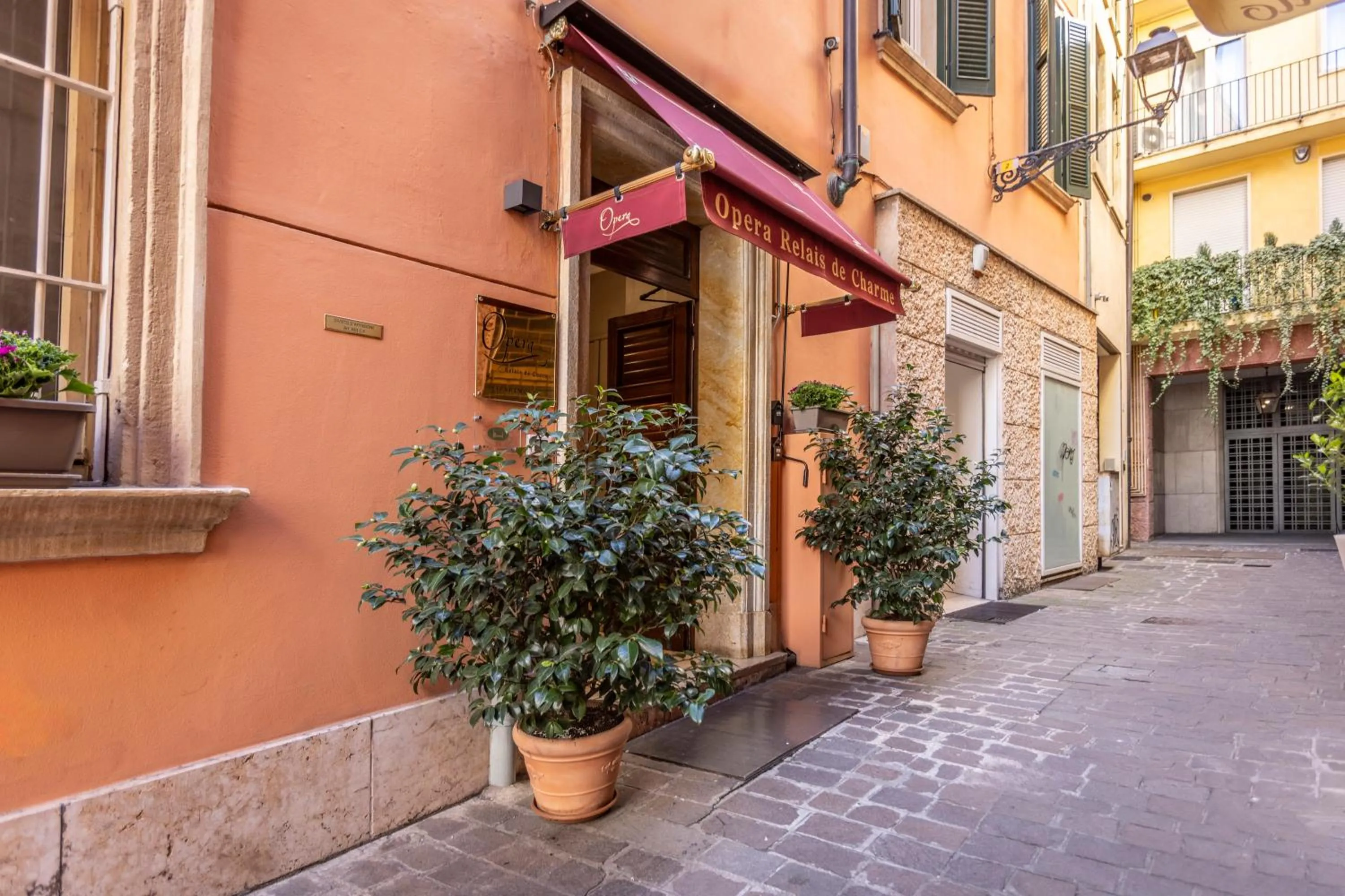 Facade/entrance in Opera Relais De Charme - Aparthotel