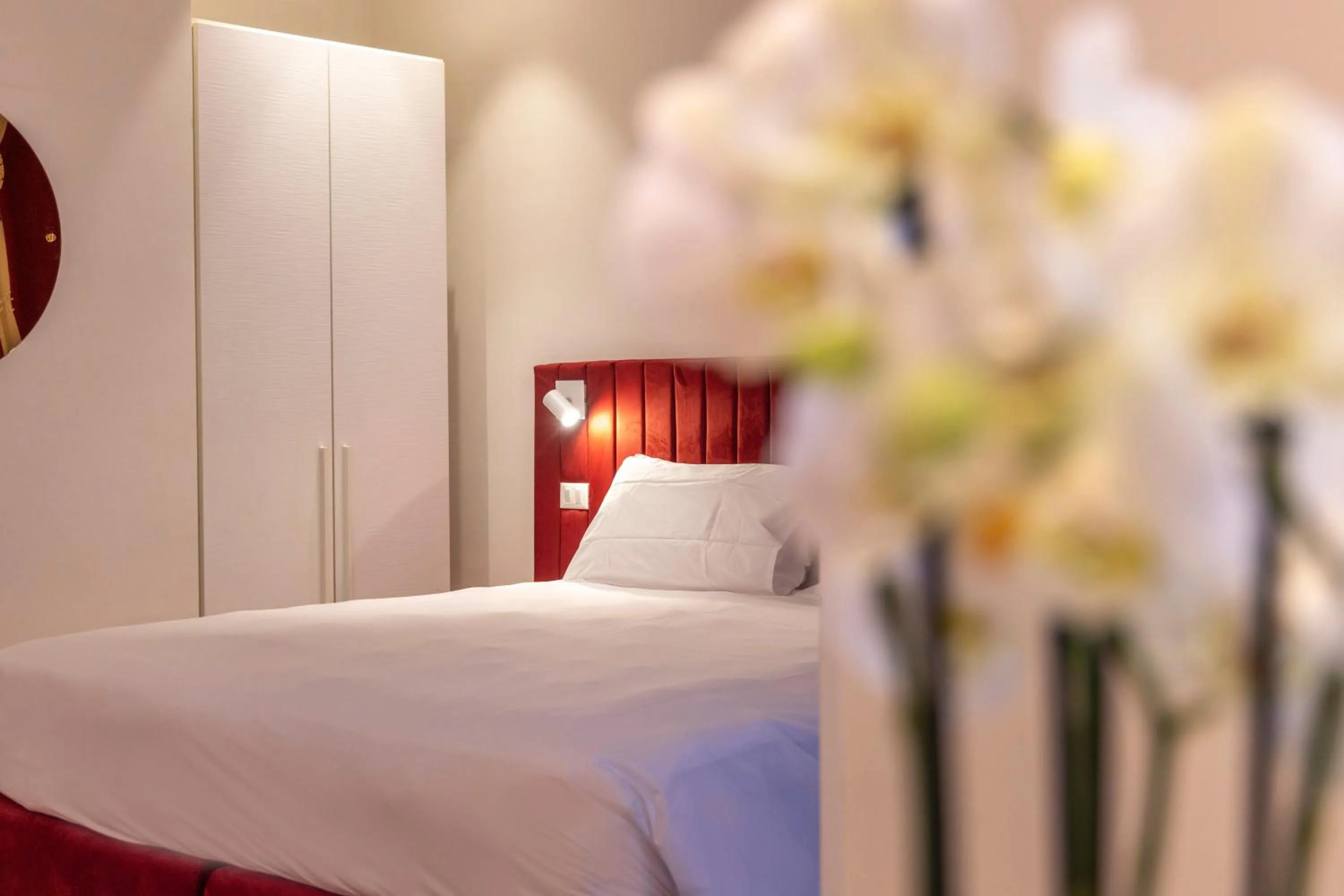 Bedroom, Bed in Opera Relais De Charme - Aparthotel