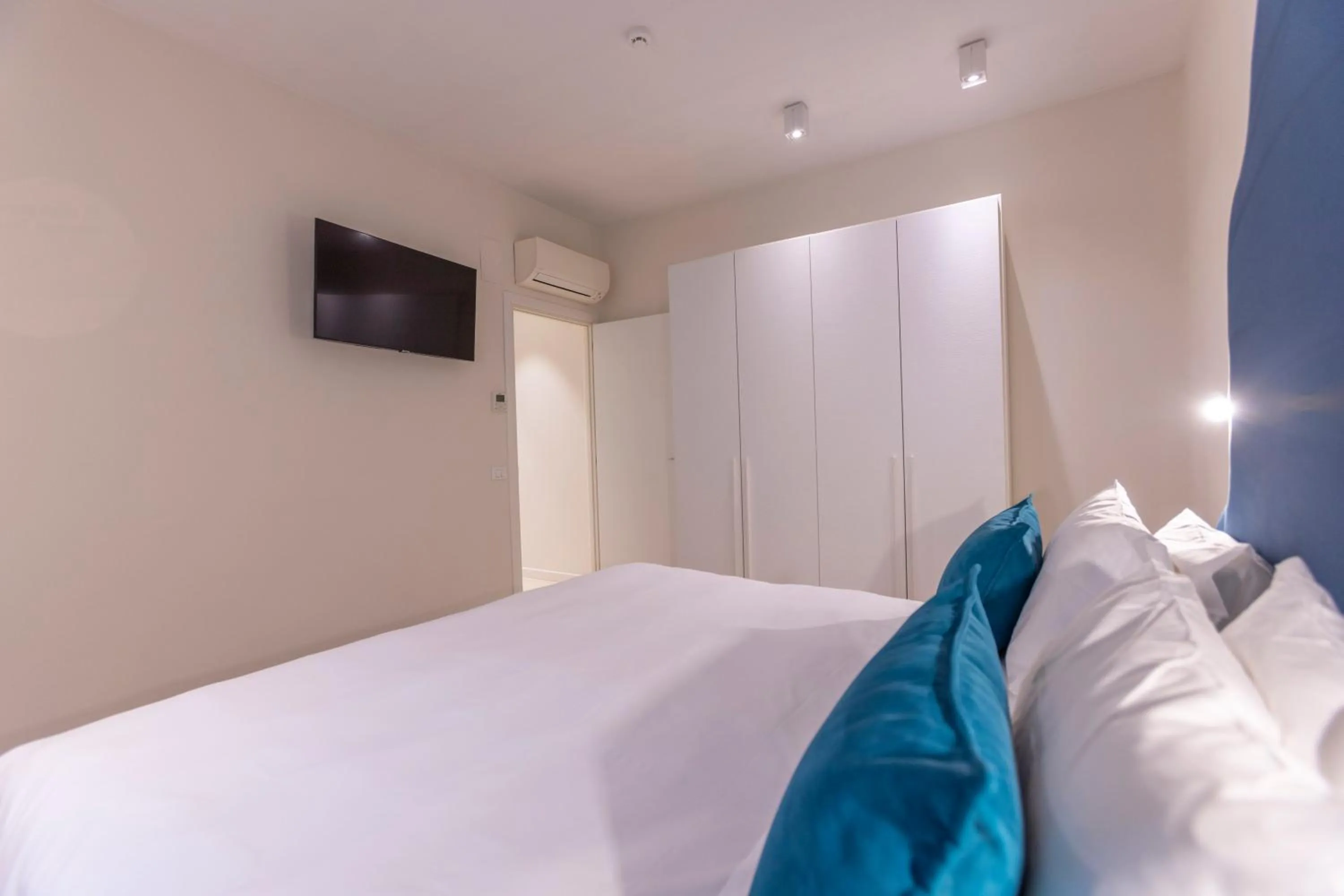 Bedroom, Bed in Opera Relais De Charme - Aparthotel