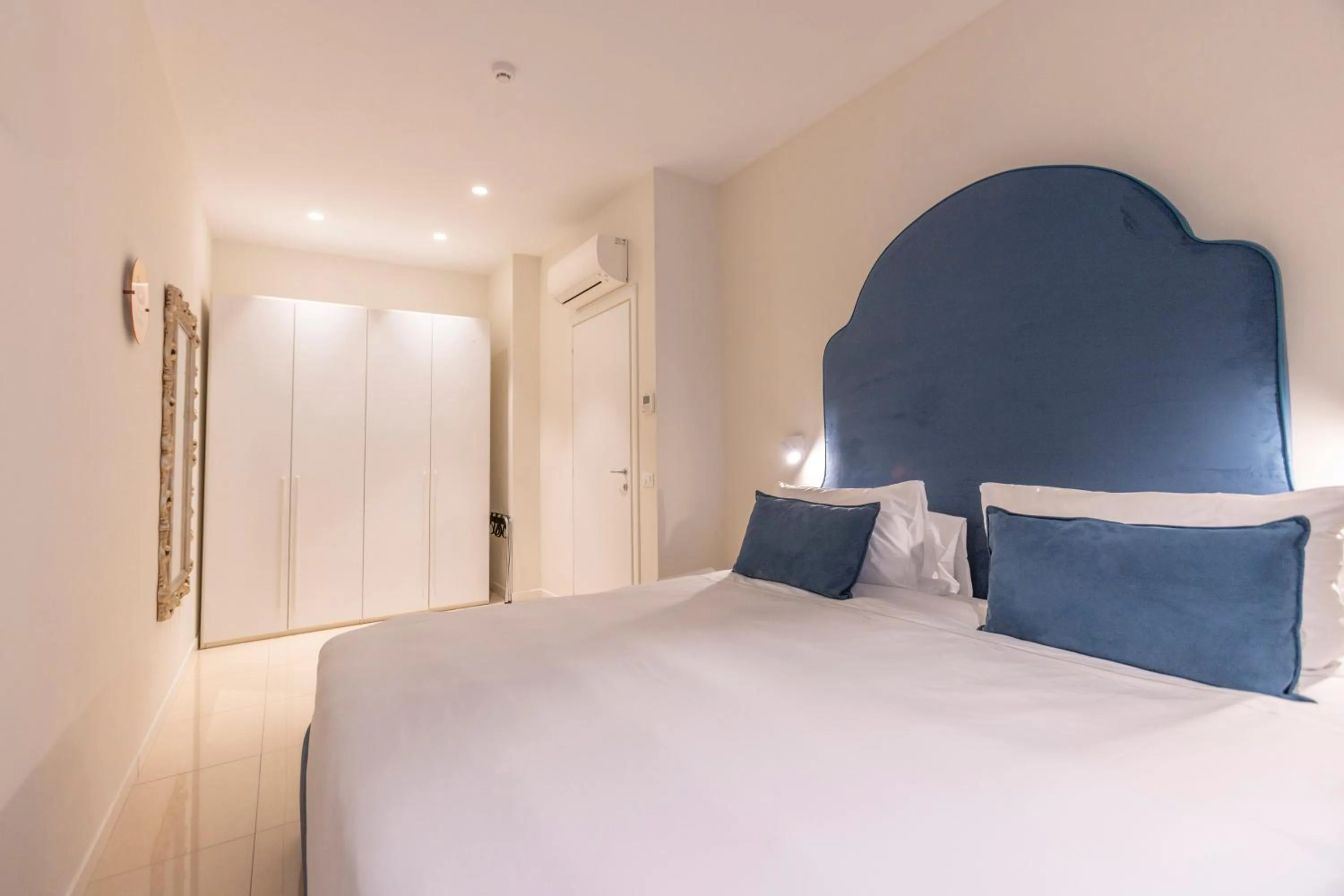 Bedroom, Bed in Opera Relais De Charme - Aparthotel