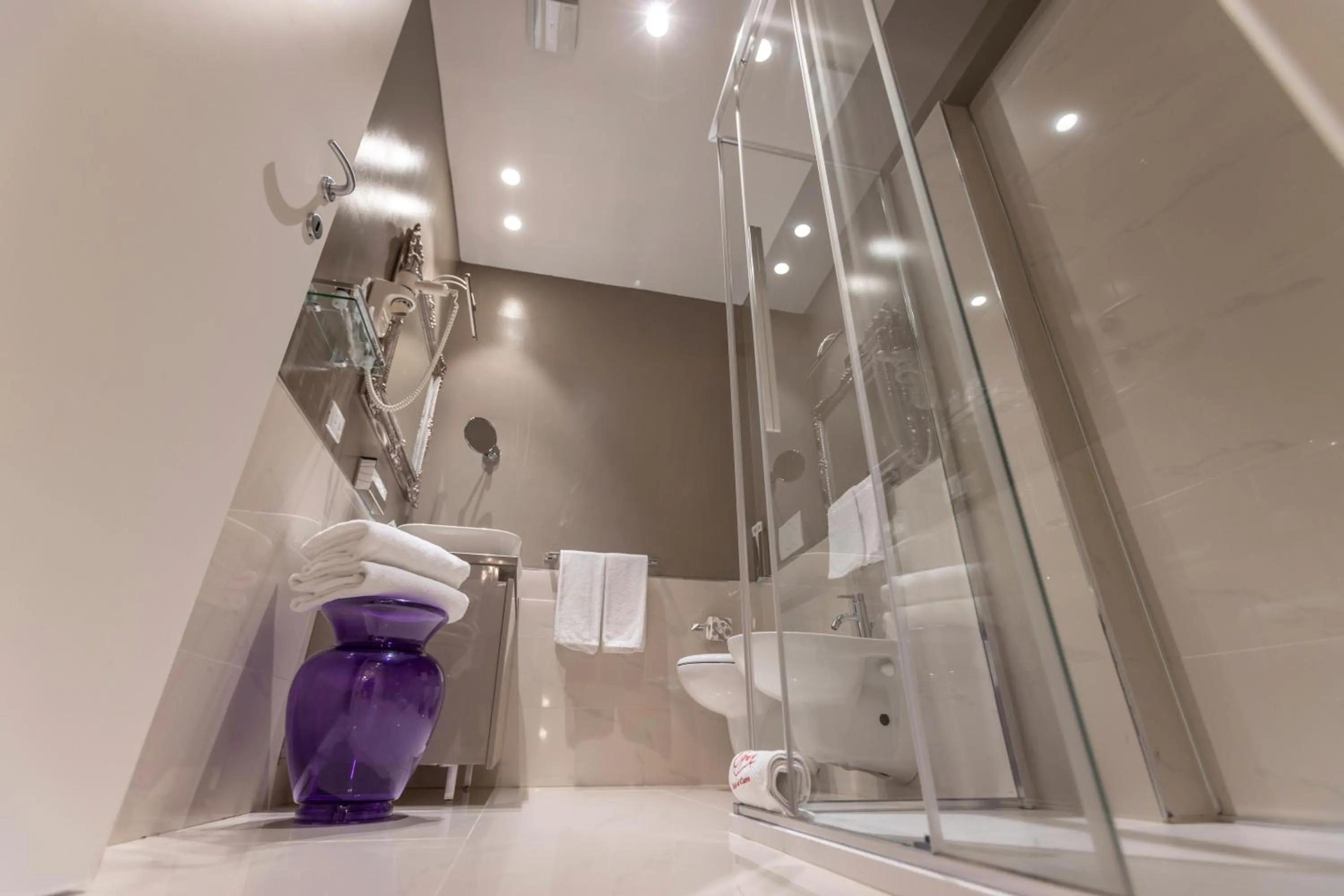 Bathroom in Opera Relais De Charme - Aparthotel