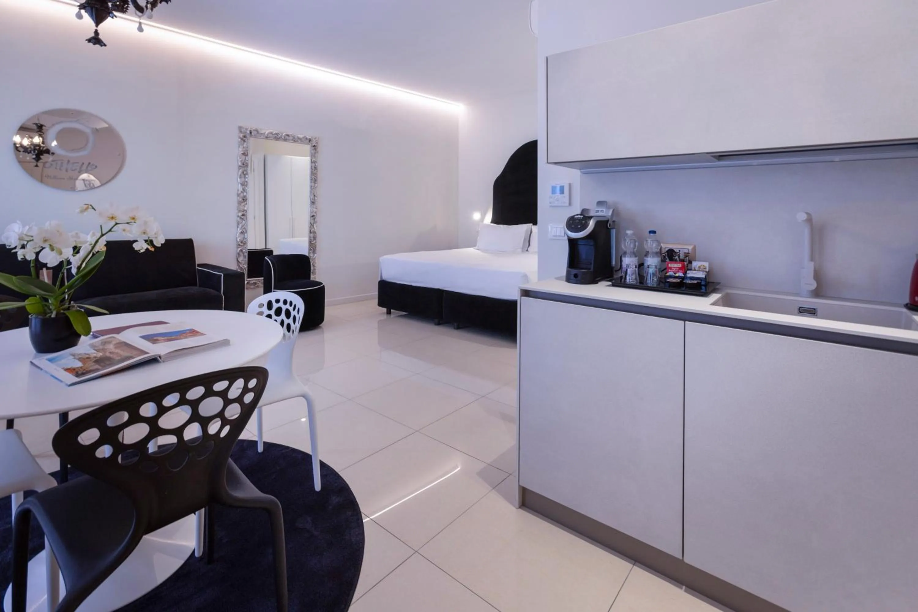 Photo of the whole room in Opera Relais De Charme - Aparthotel