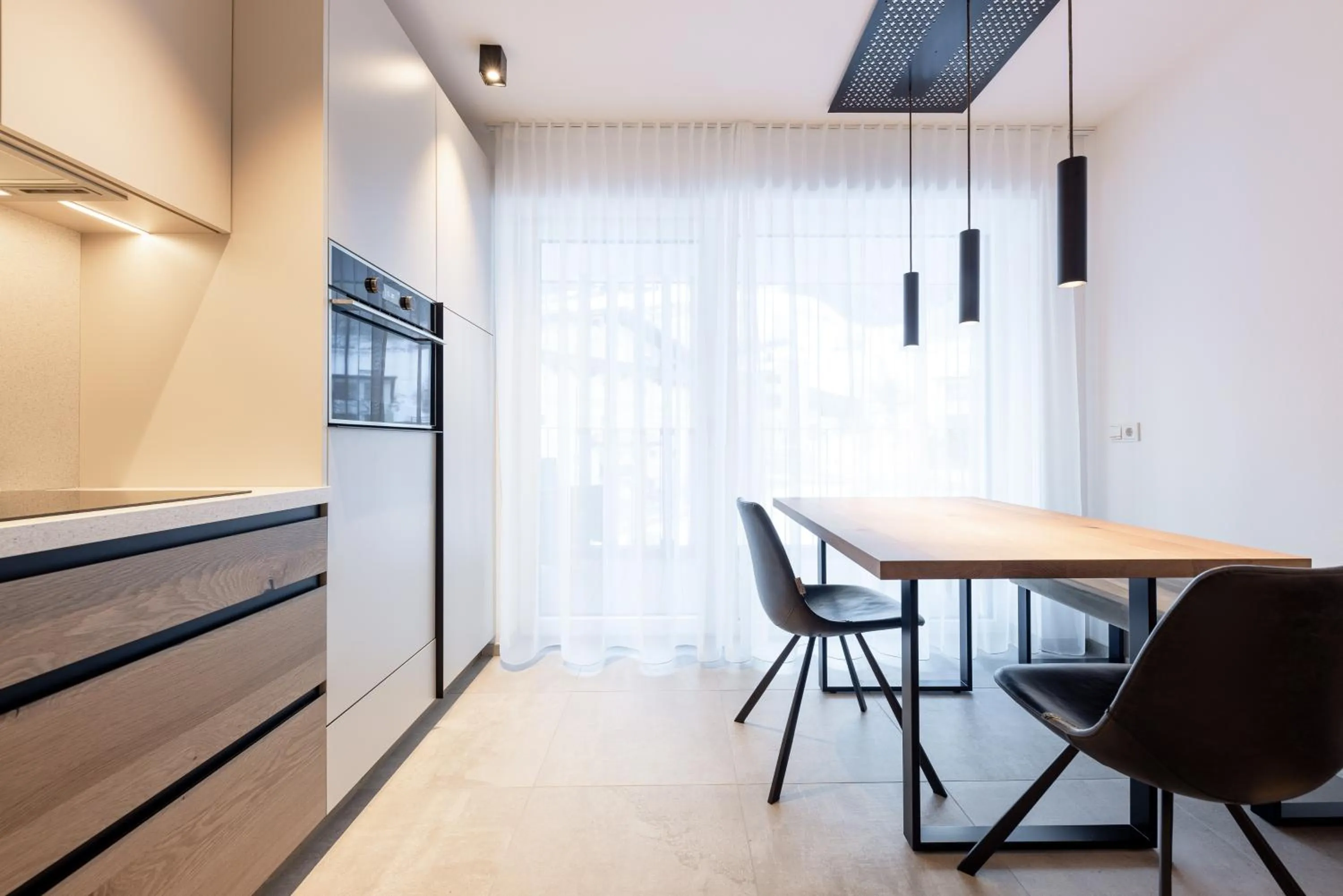 Dining area in Max Mountain Apartments