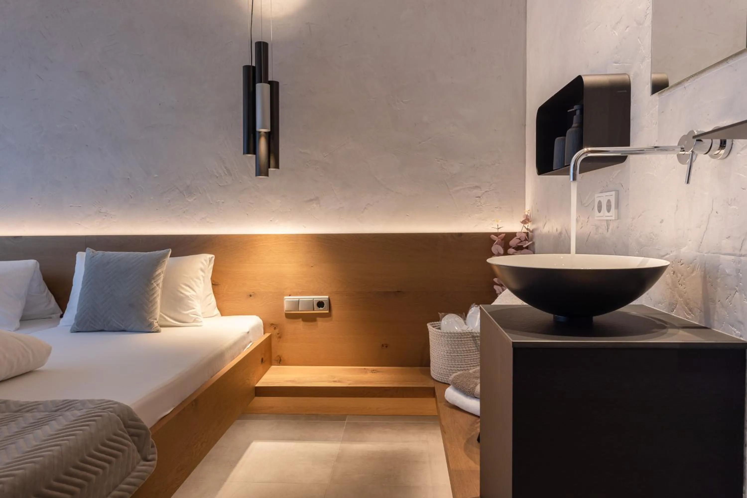 Bedroom, Bed in Max Mountain Apartments