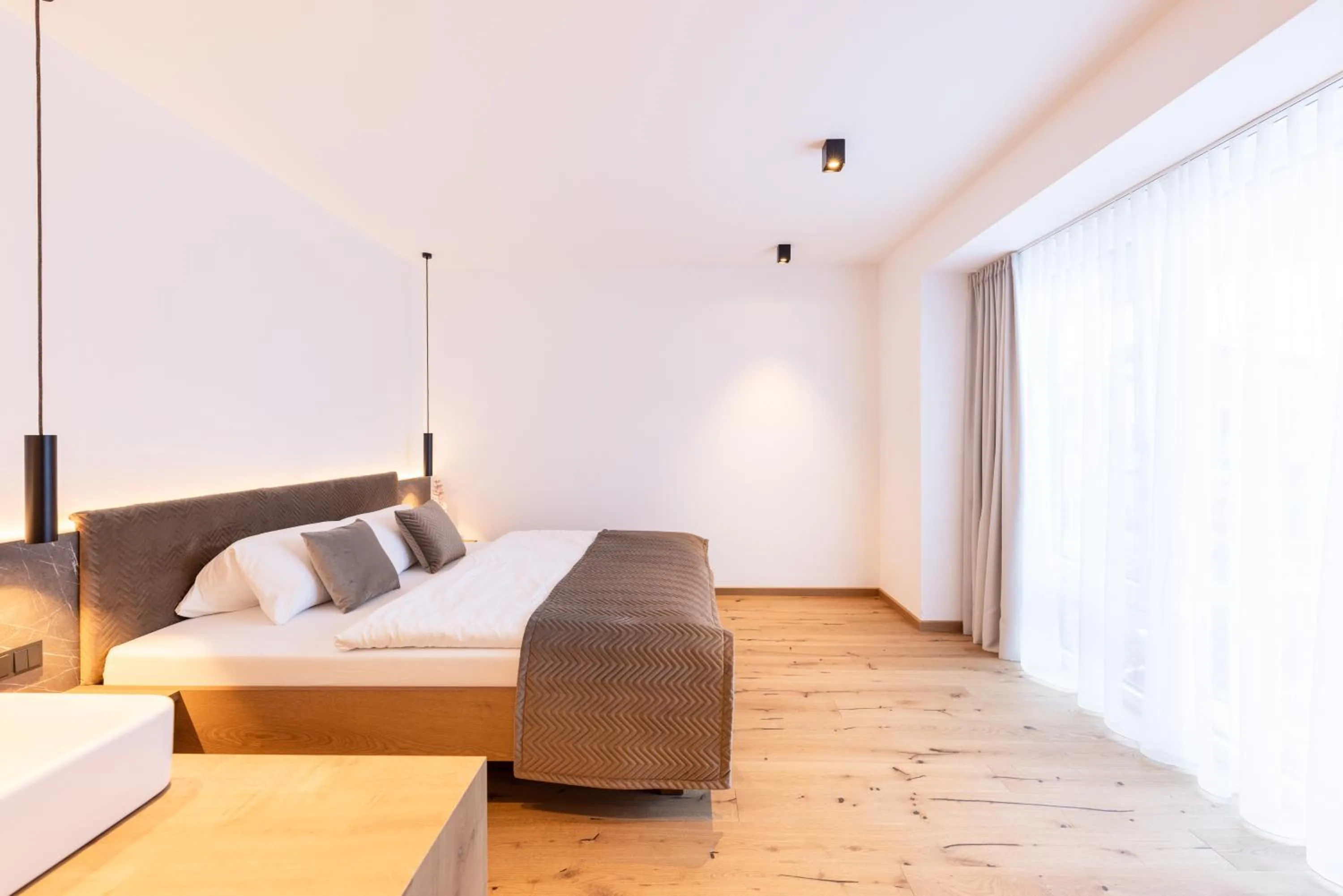 Bed in Max Mountain Apartments