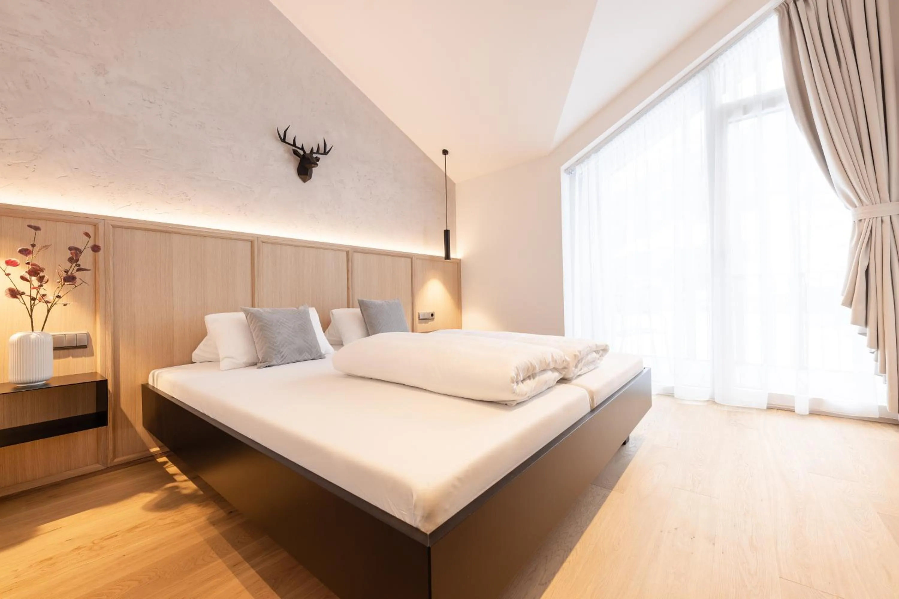 Bed in Max Mountain Apartments