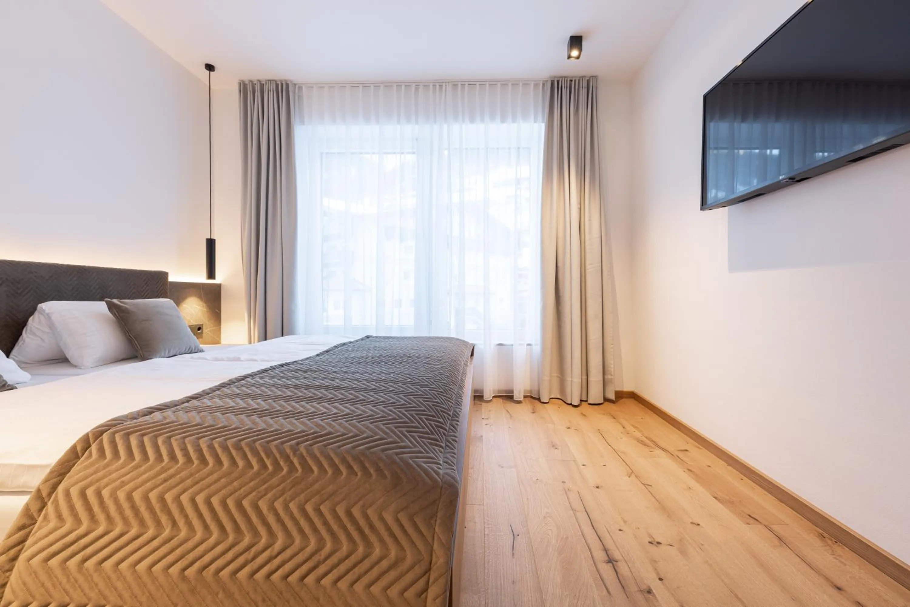 Bed in Max Mountain Apartments