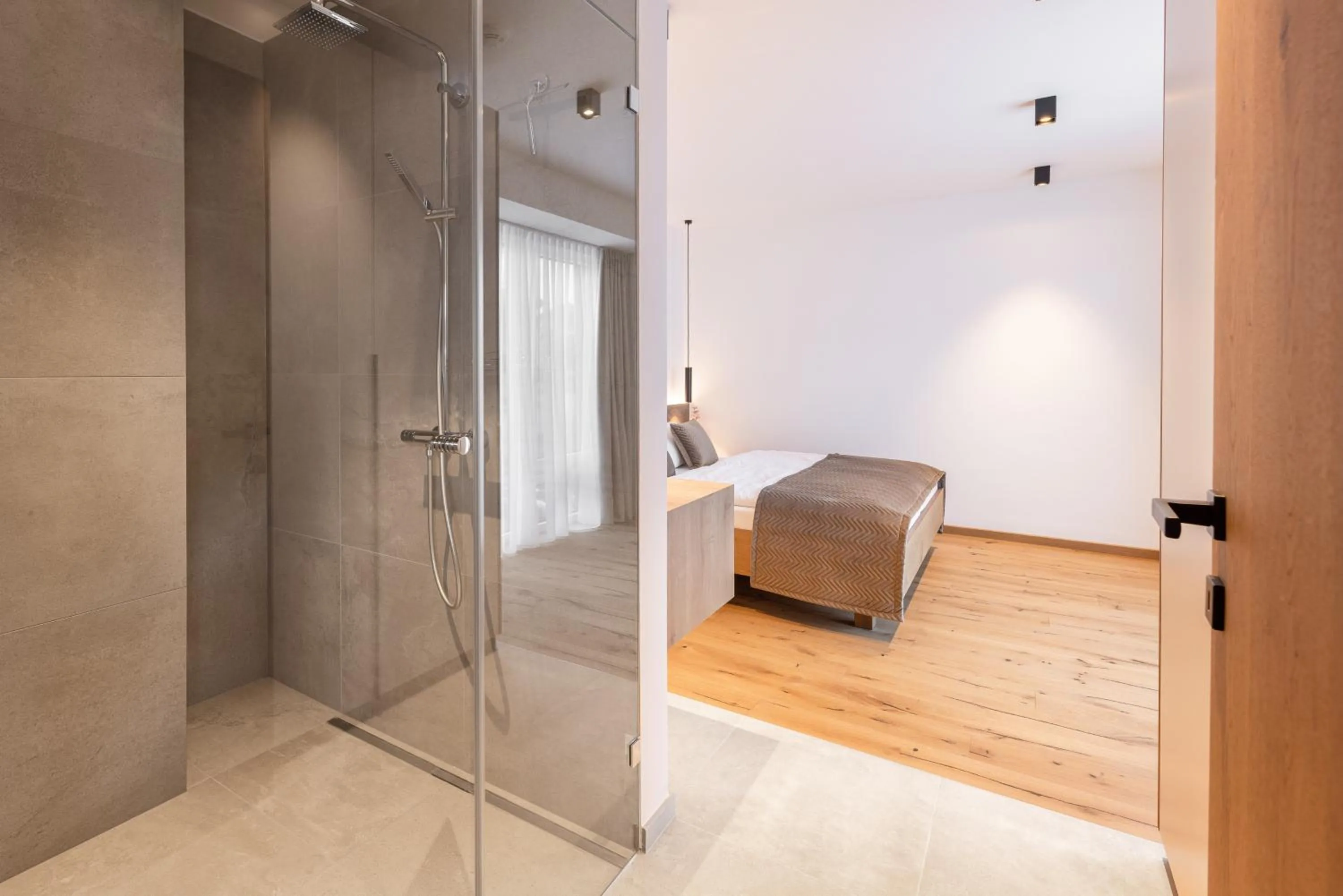 Shower in Max Mountain Apartments