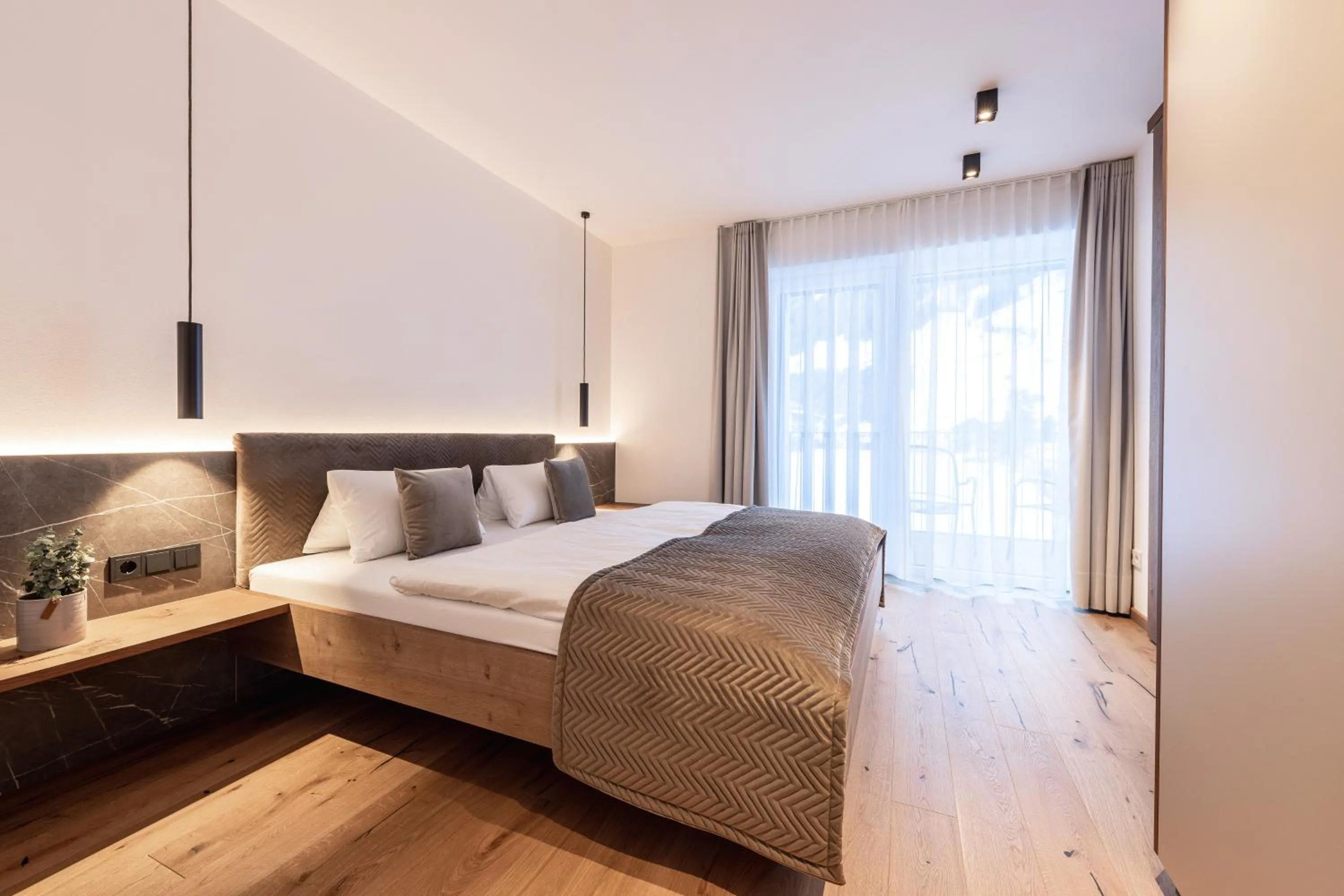 Bed in Max Mountain Apartments