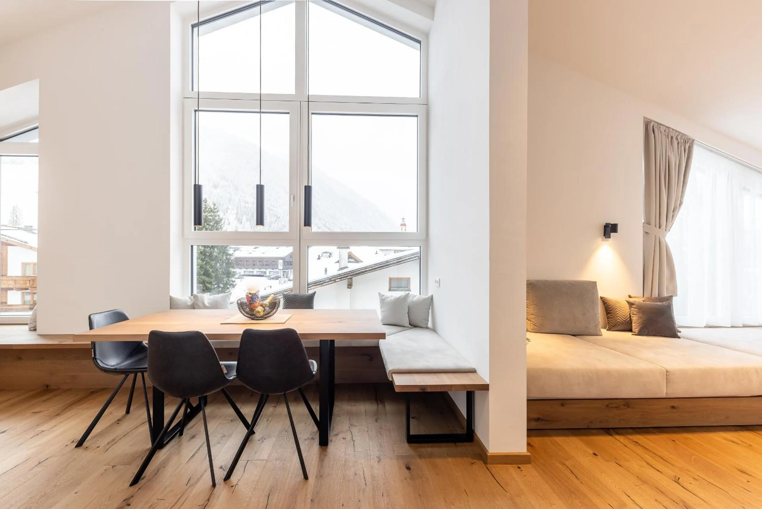 Photo of the whole room, Bed in Max Mountain Apartments