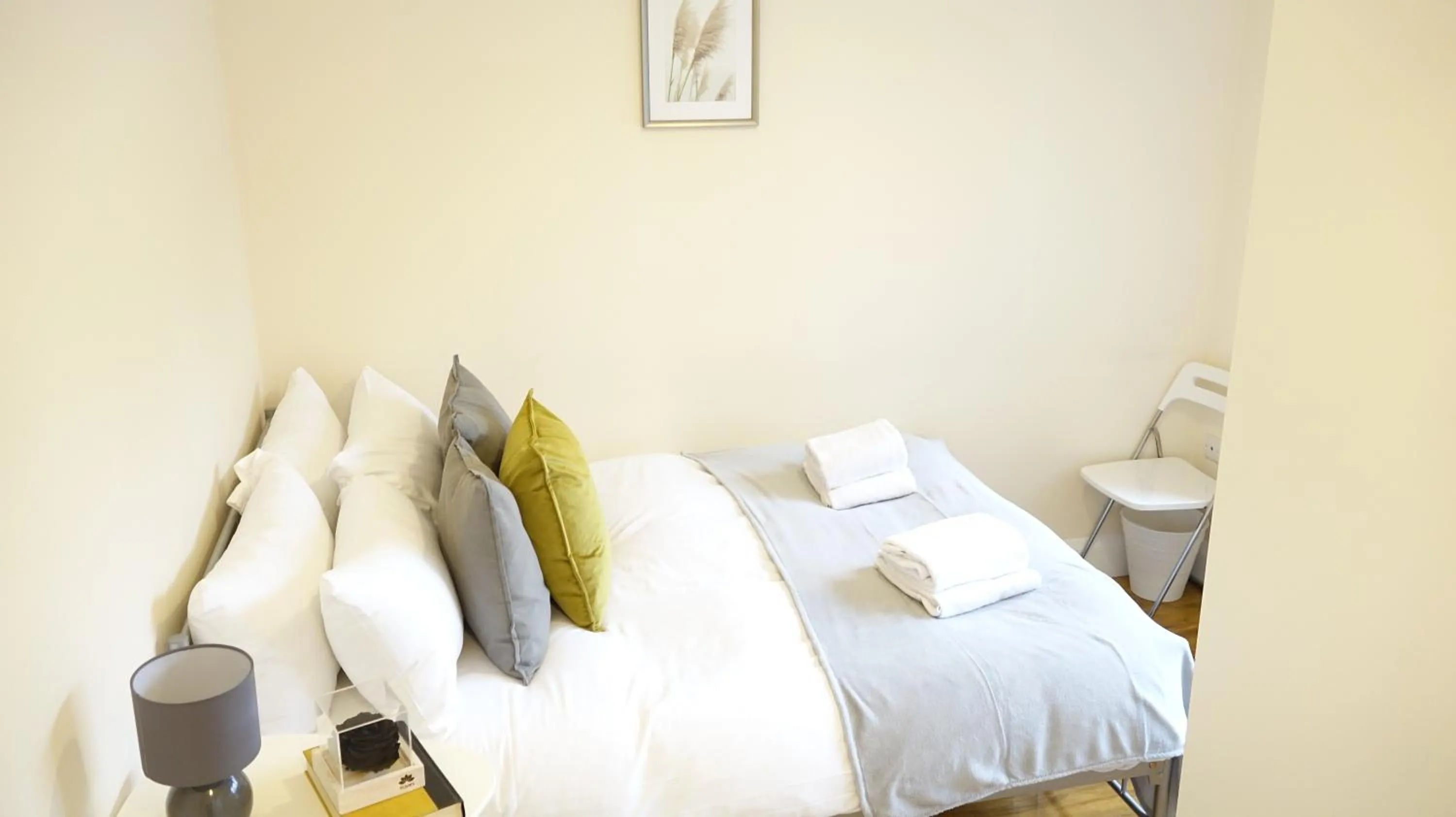 Bedroom, Bed in Heathrow Ensuite Rooms- Auto check in