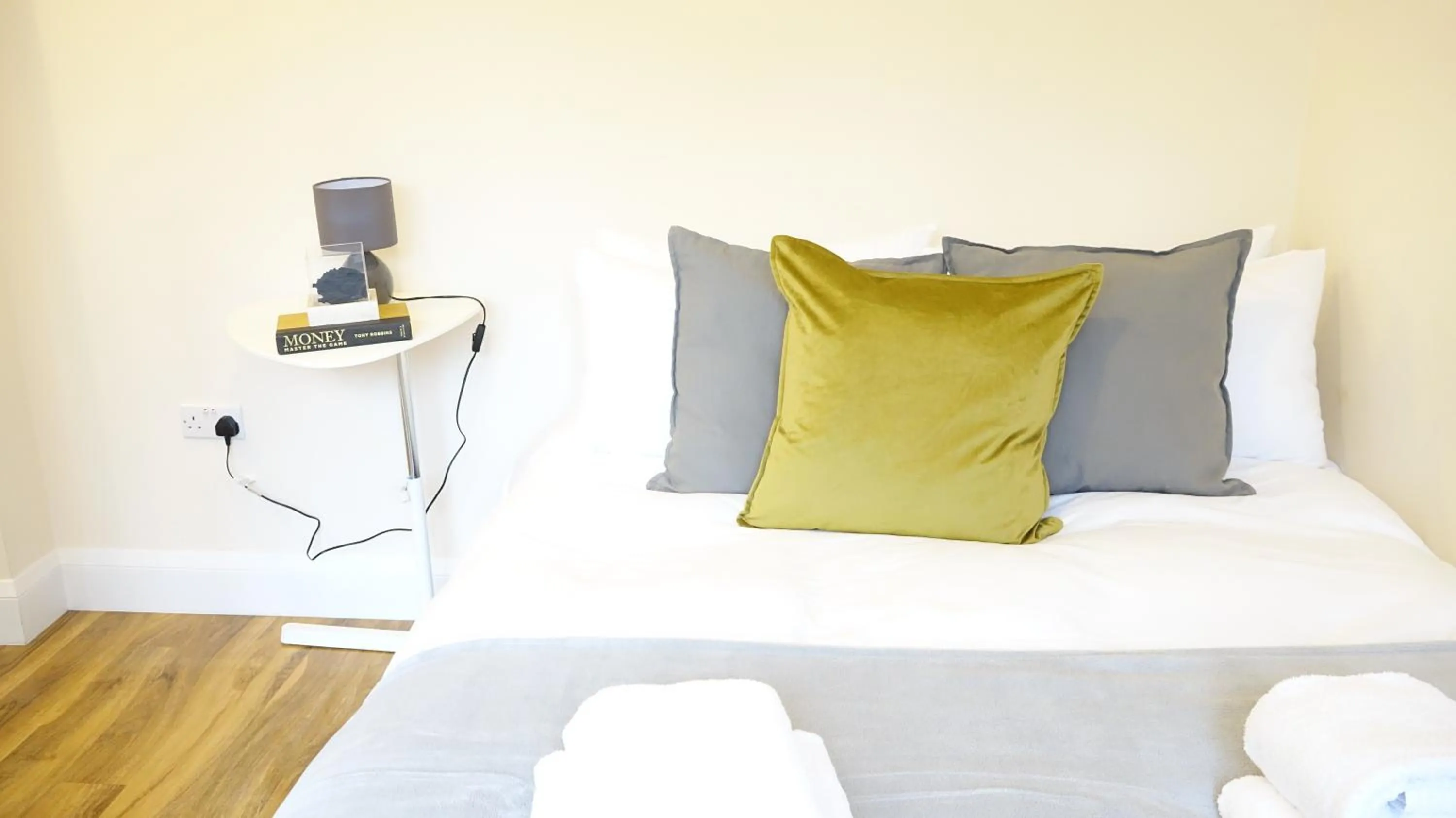 Bathroom, Bed in Heathrow Ensuite Rooms- Auto check in