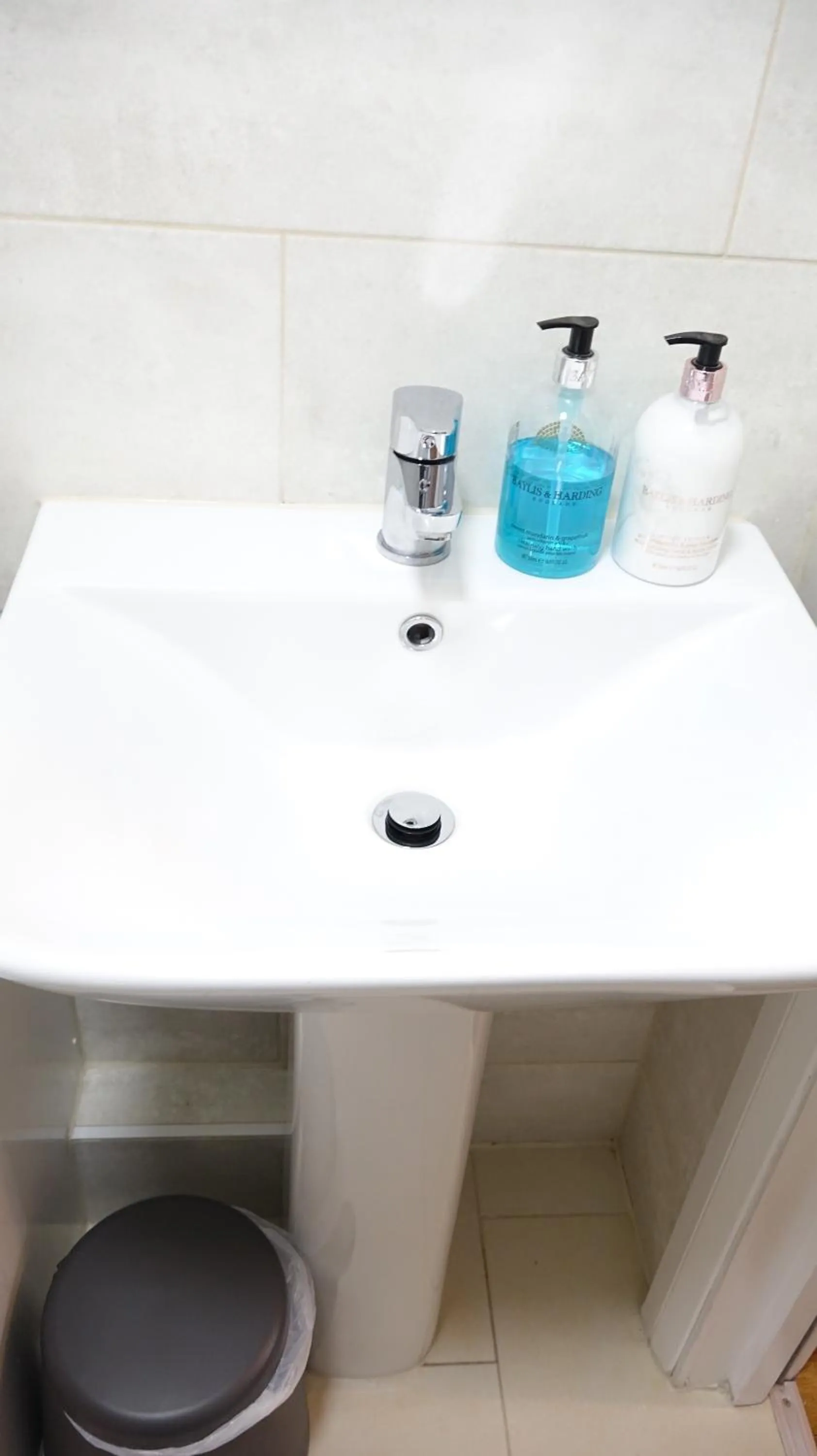 Bathroom in Heathrow Ensuite Rooms- Auto check in