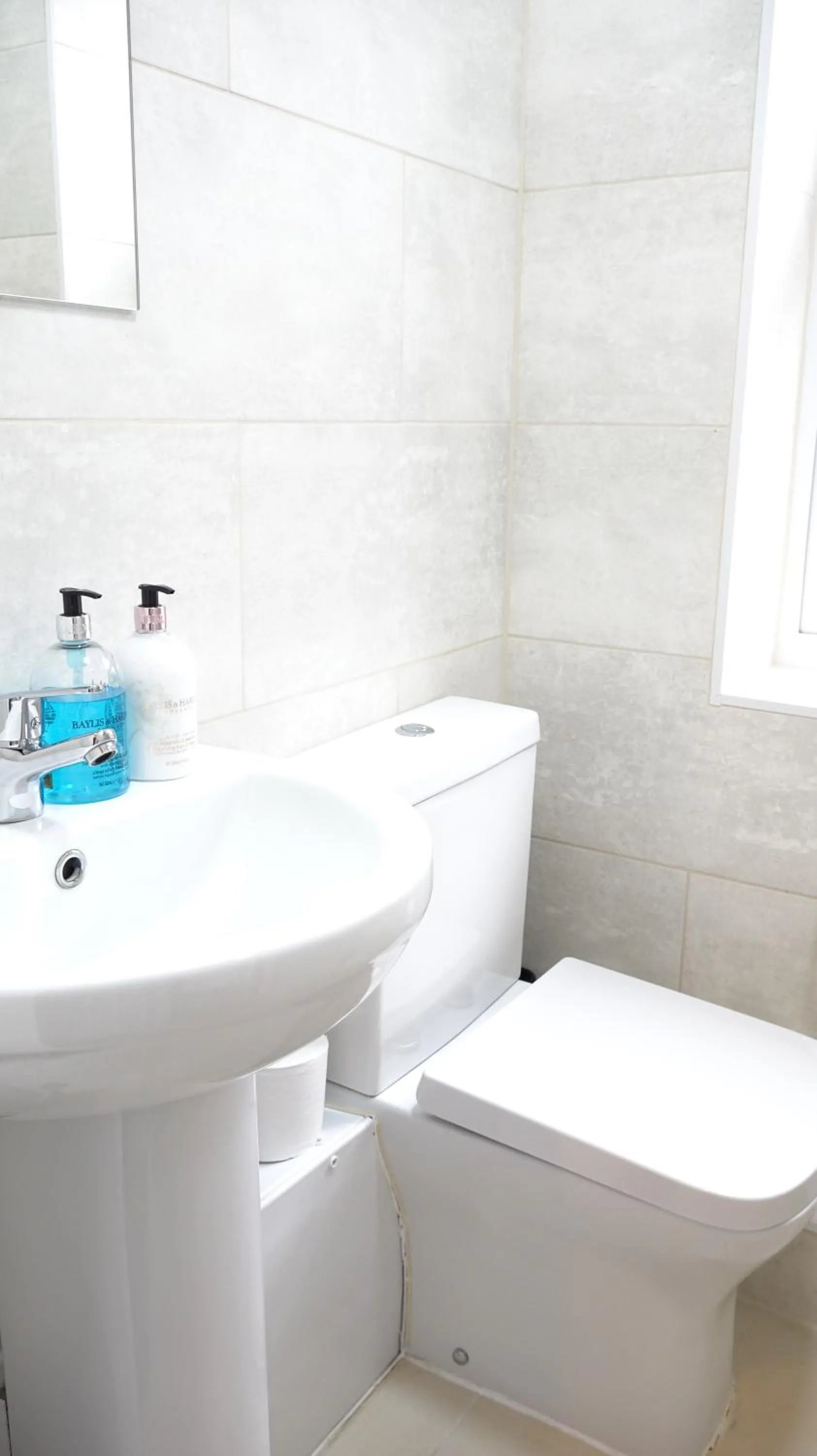 Bathroom in Heathrow Ensuite Rooms- Auto check in