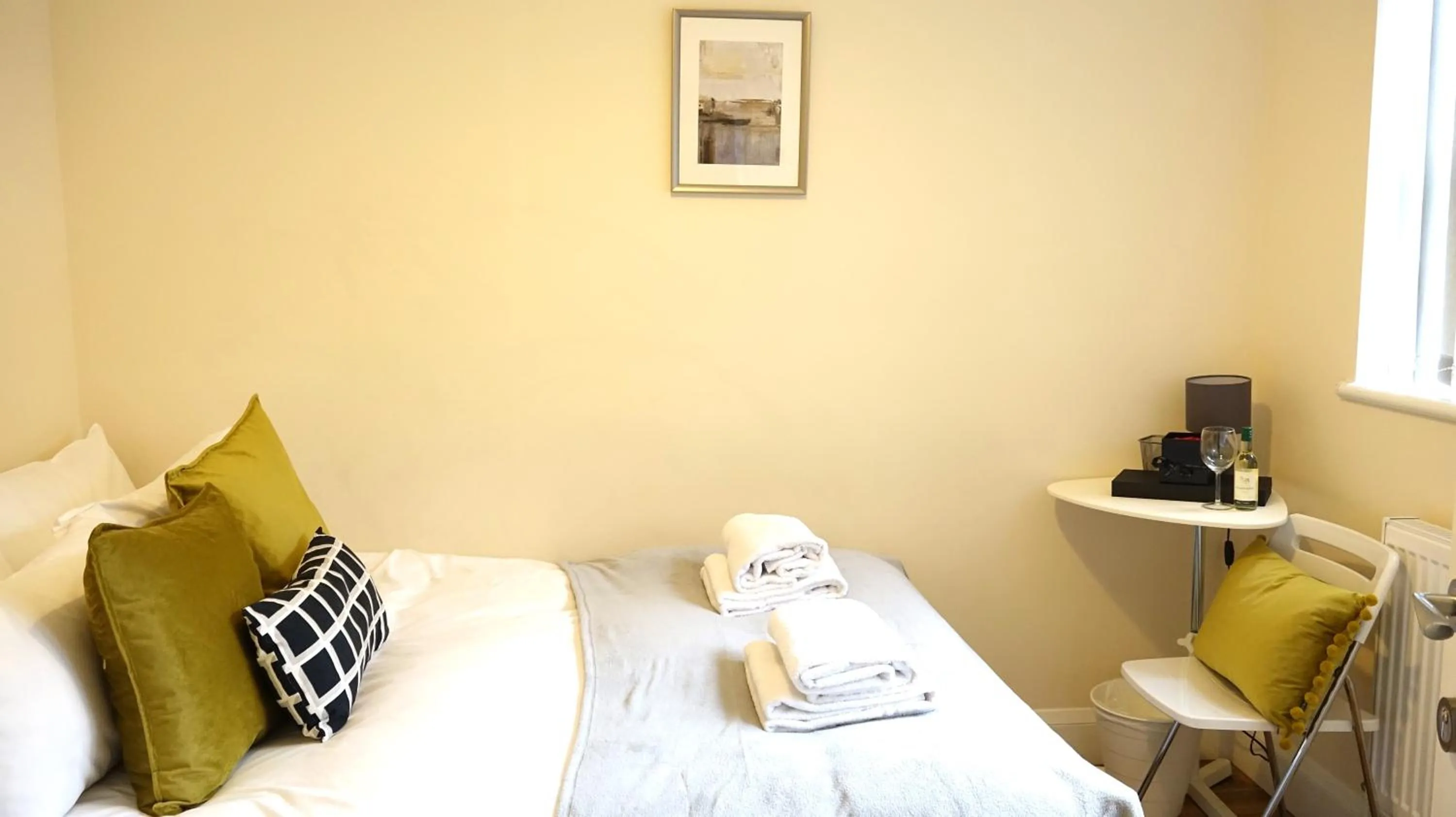 Bedroom, Bed in Heathrow Ensuite Rooms- Auto check in