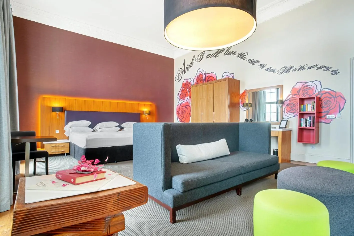 Bedroom, Bed in The Place Hotel