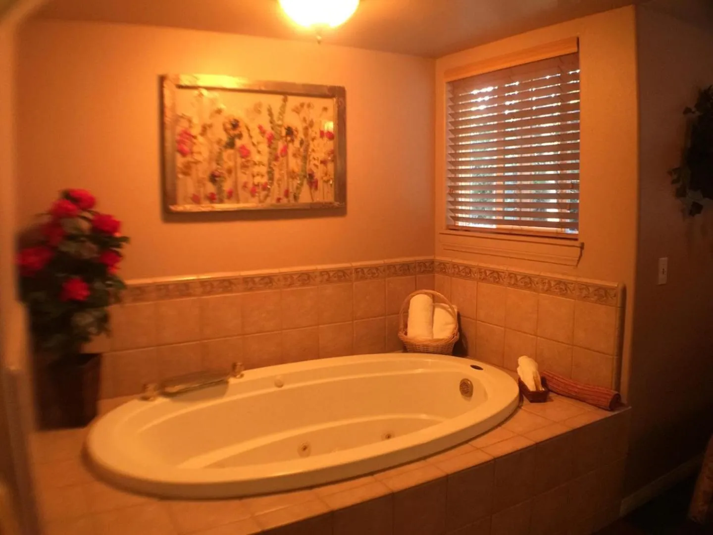 Deluxe King Room in Giant Oaks Lodge