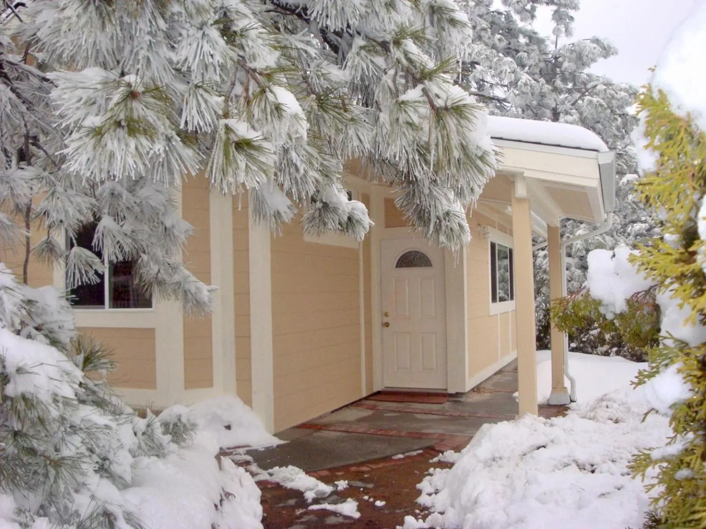 Giant Oaks Lodge