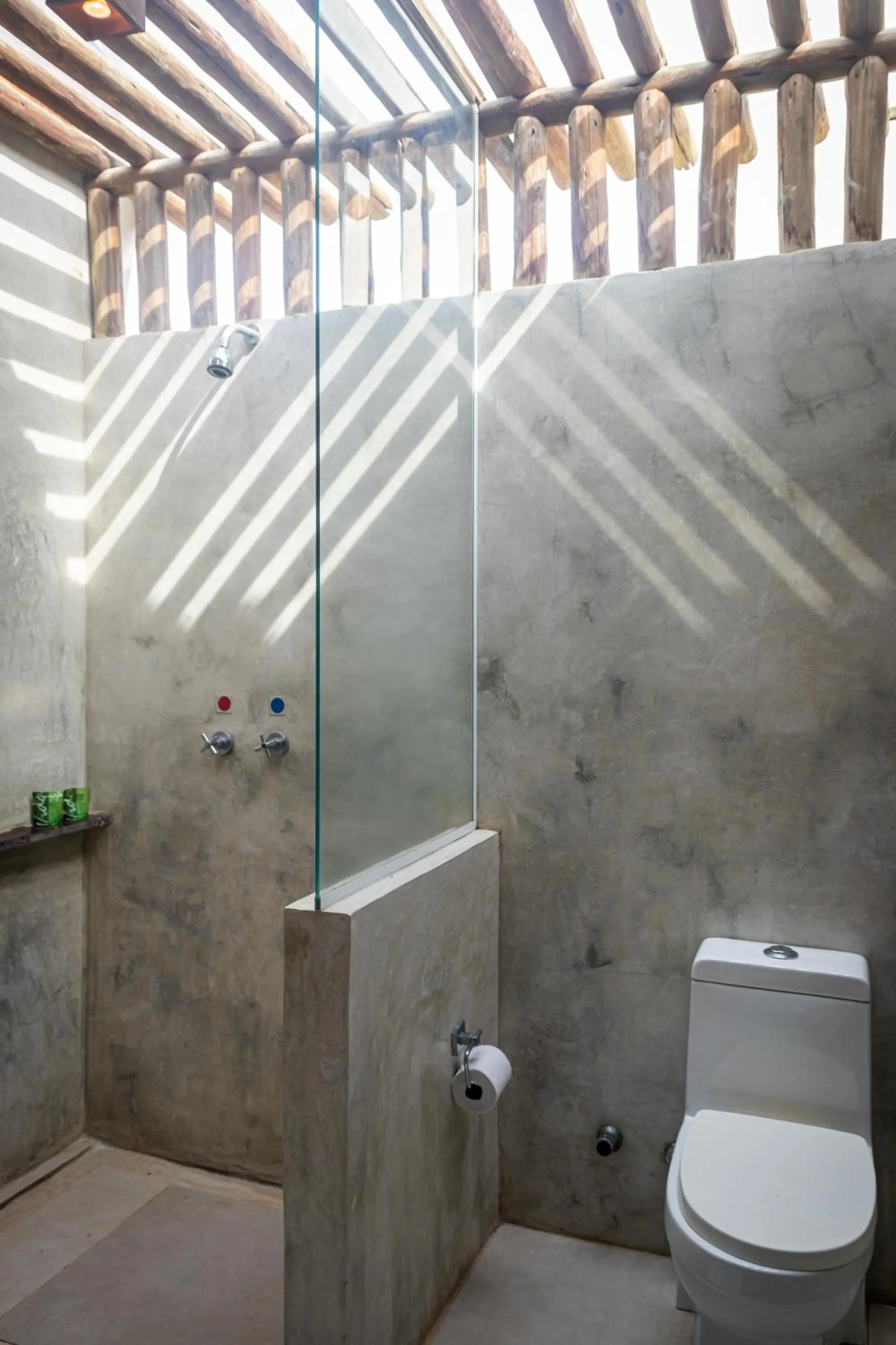 Shower in Hotel Villaggio Tudo Bom