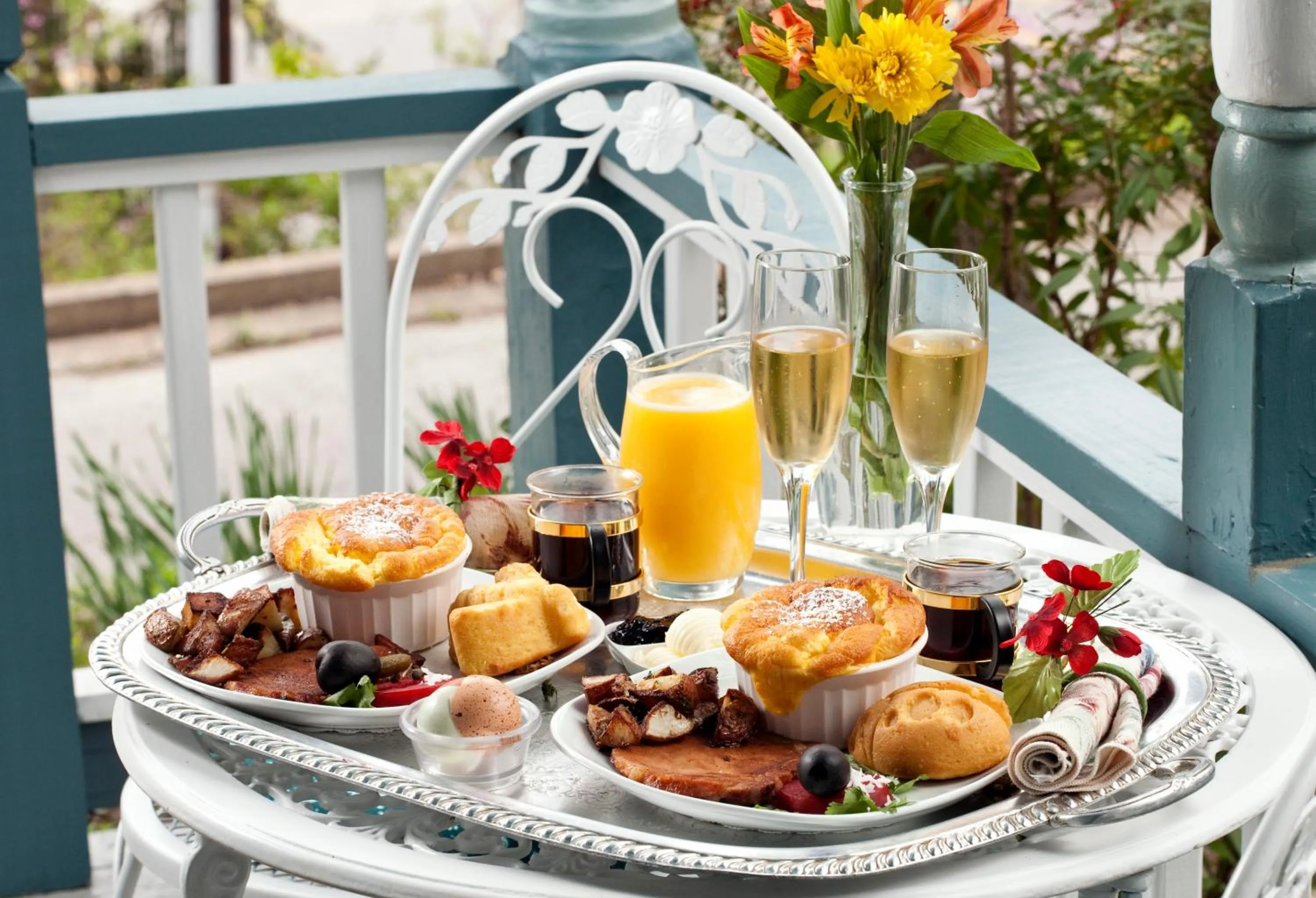 Breakfast in Cliff Cottage Inn, Downtown Bed & Breakfast