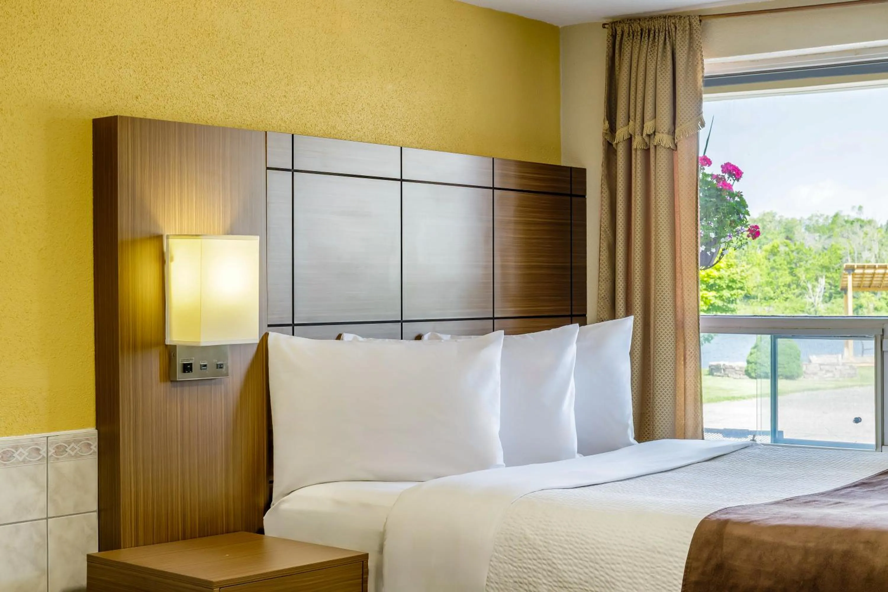 Bed in Motel 6 Campbellford, ON