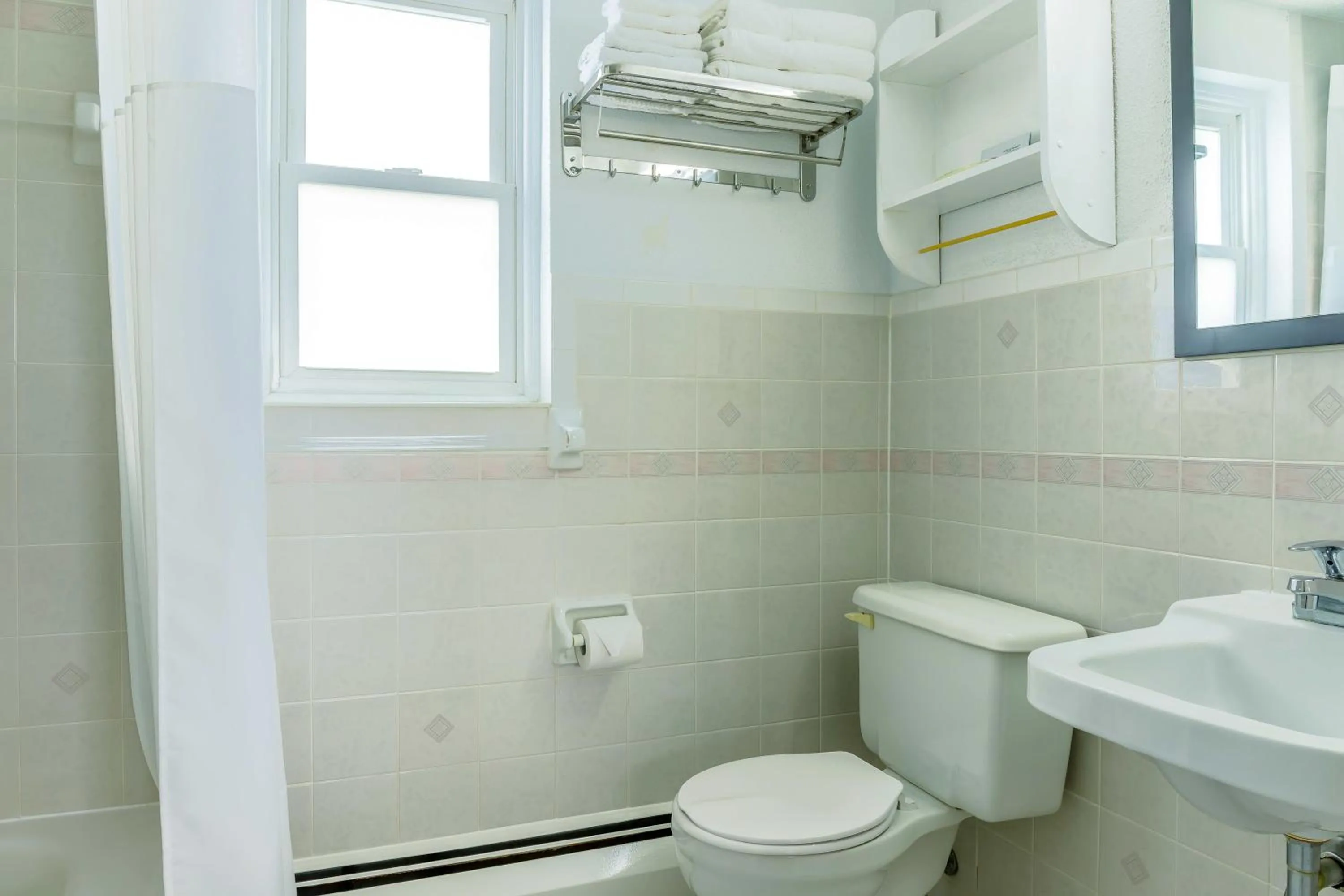 Bathroom in Motel 6 Campbellford, ON